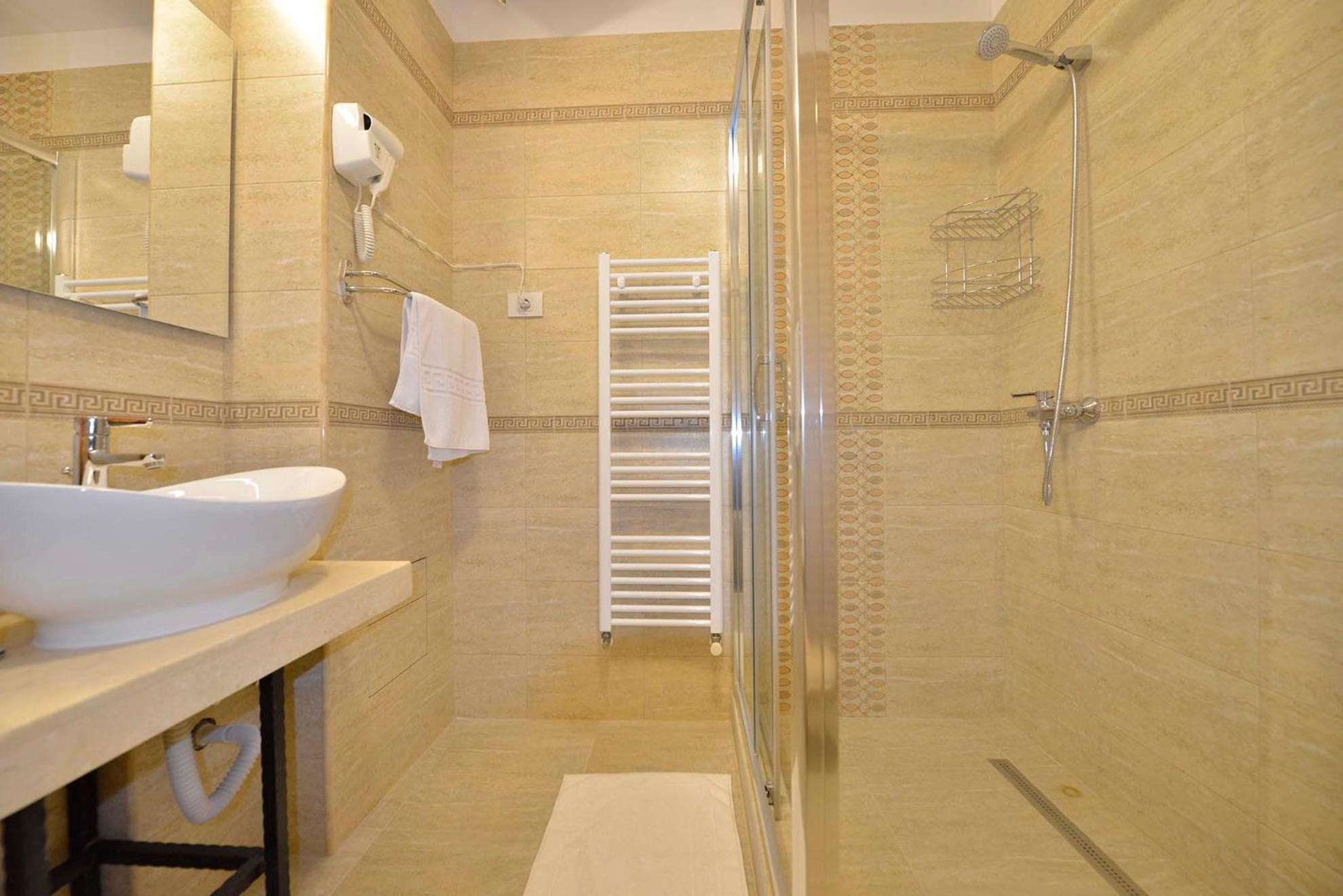 One-Bedroom Apartment - Photo 4