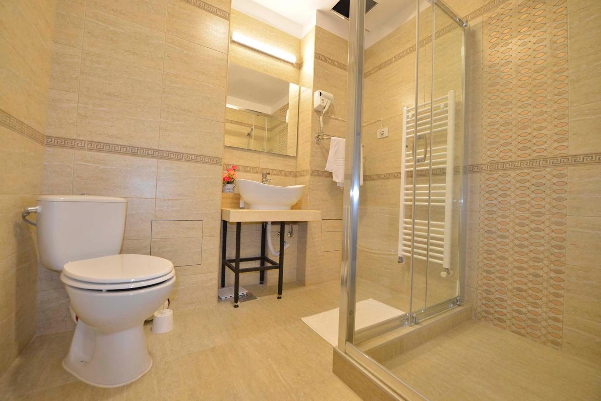 One-Bedroom Apartment - Photo 2