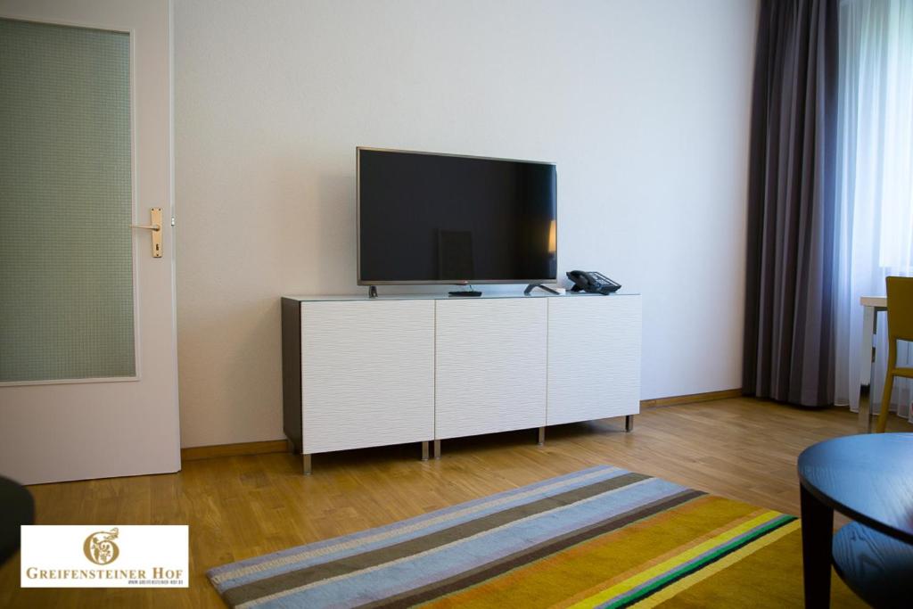 One-Bedroom Apartment - Photo 5