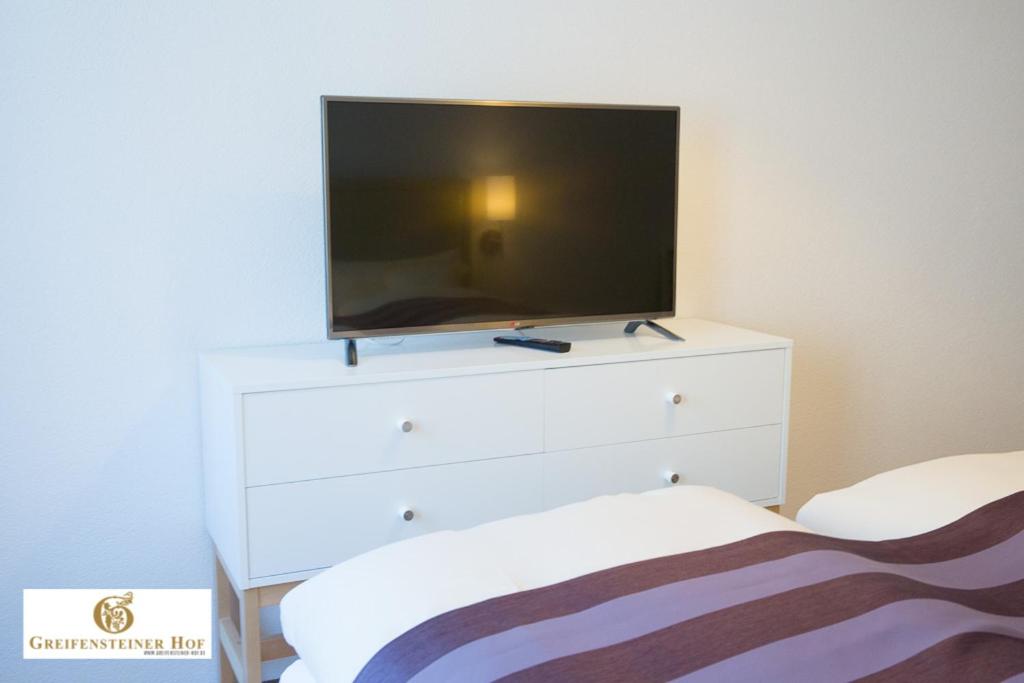 One-Bedroom Apartment - Photo 3