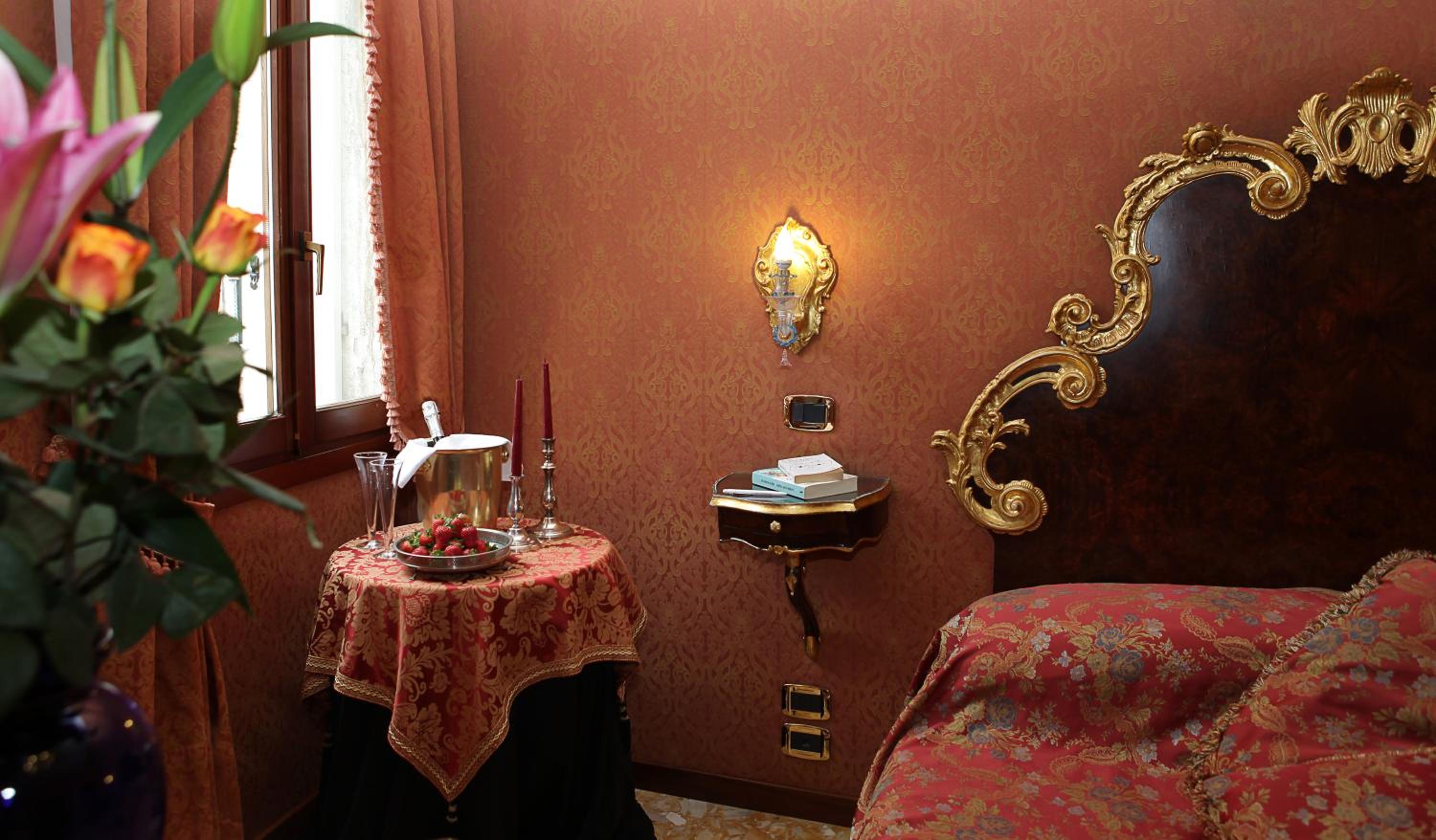 Luxury Double Room with Canal View photo 3