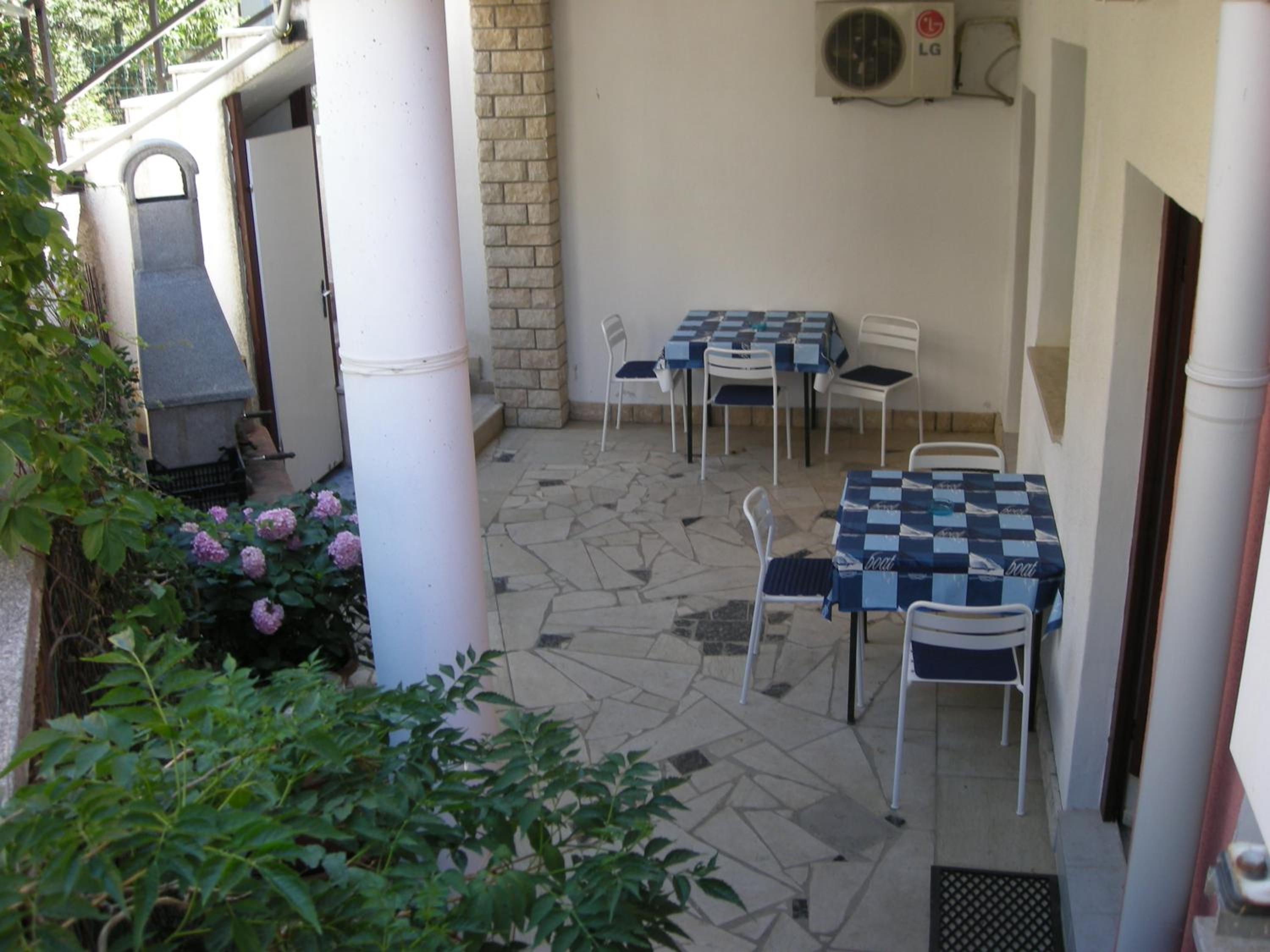 Apartment with Terrace - Photo 21