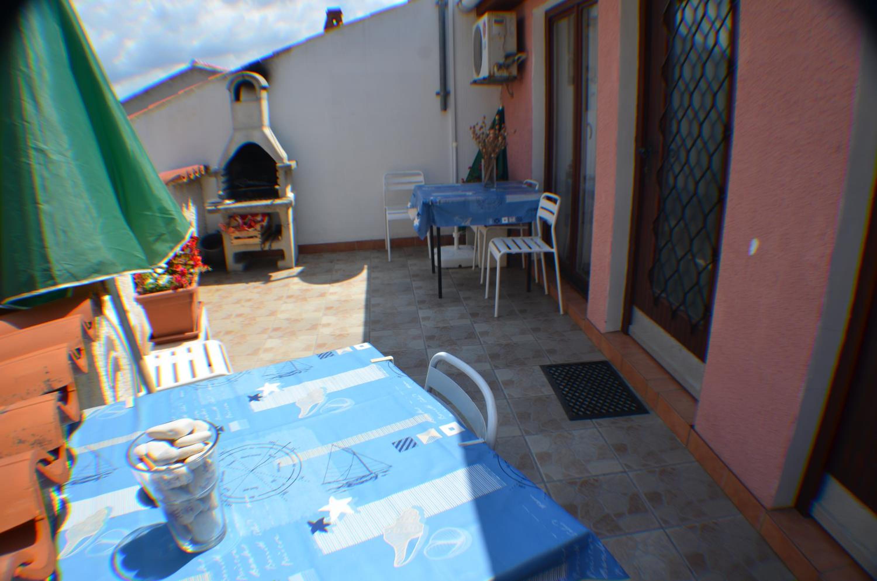 Apartment with Terrace - Photo 11