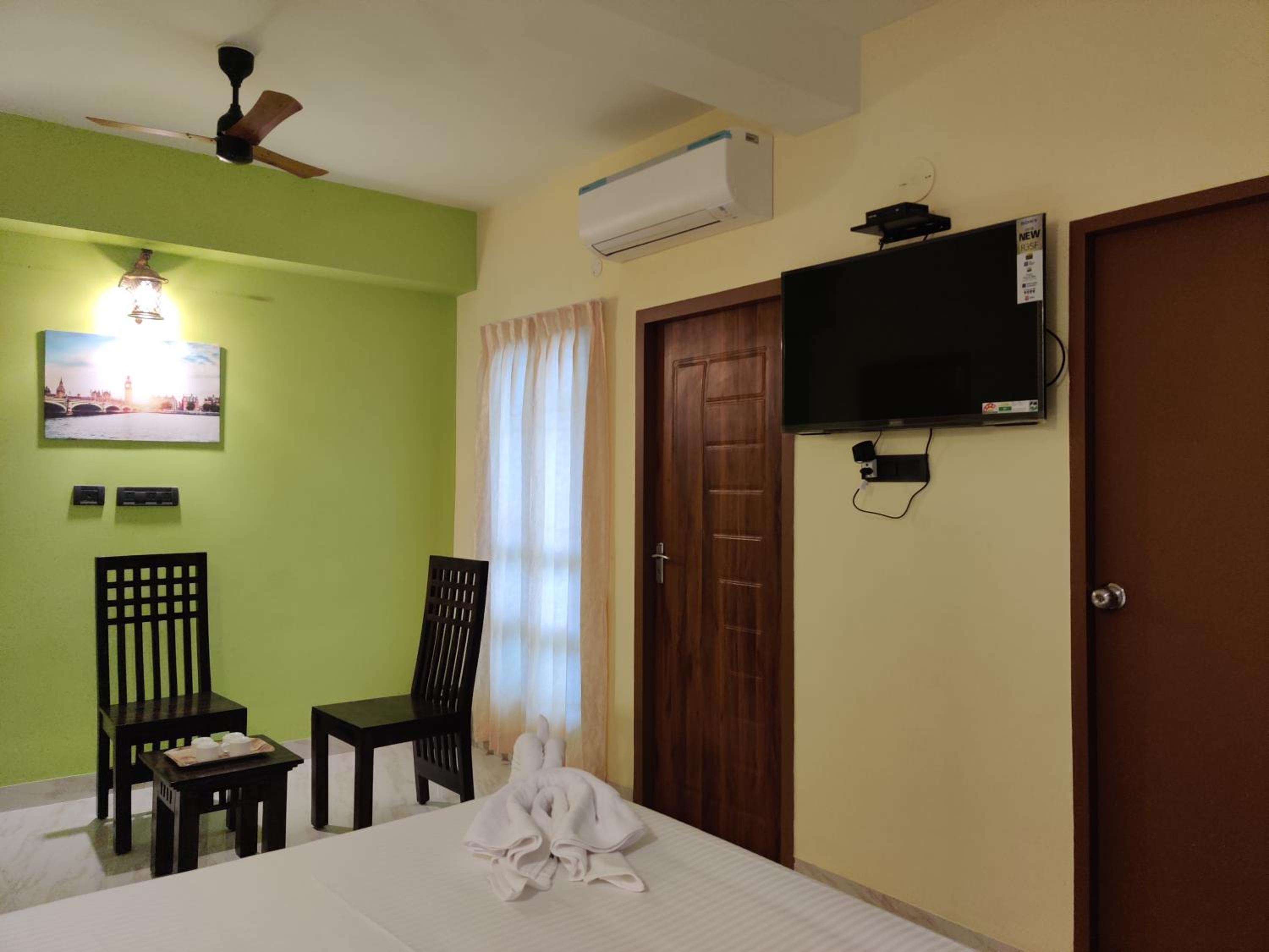 Deluxe King Room - Photo 5
