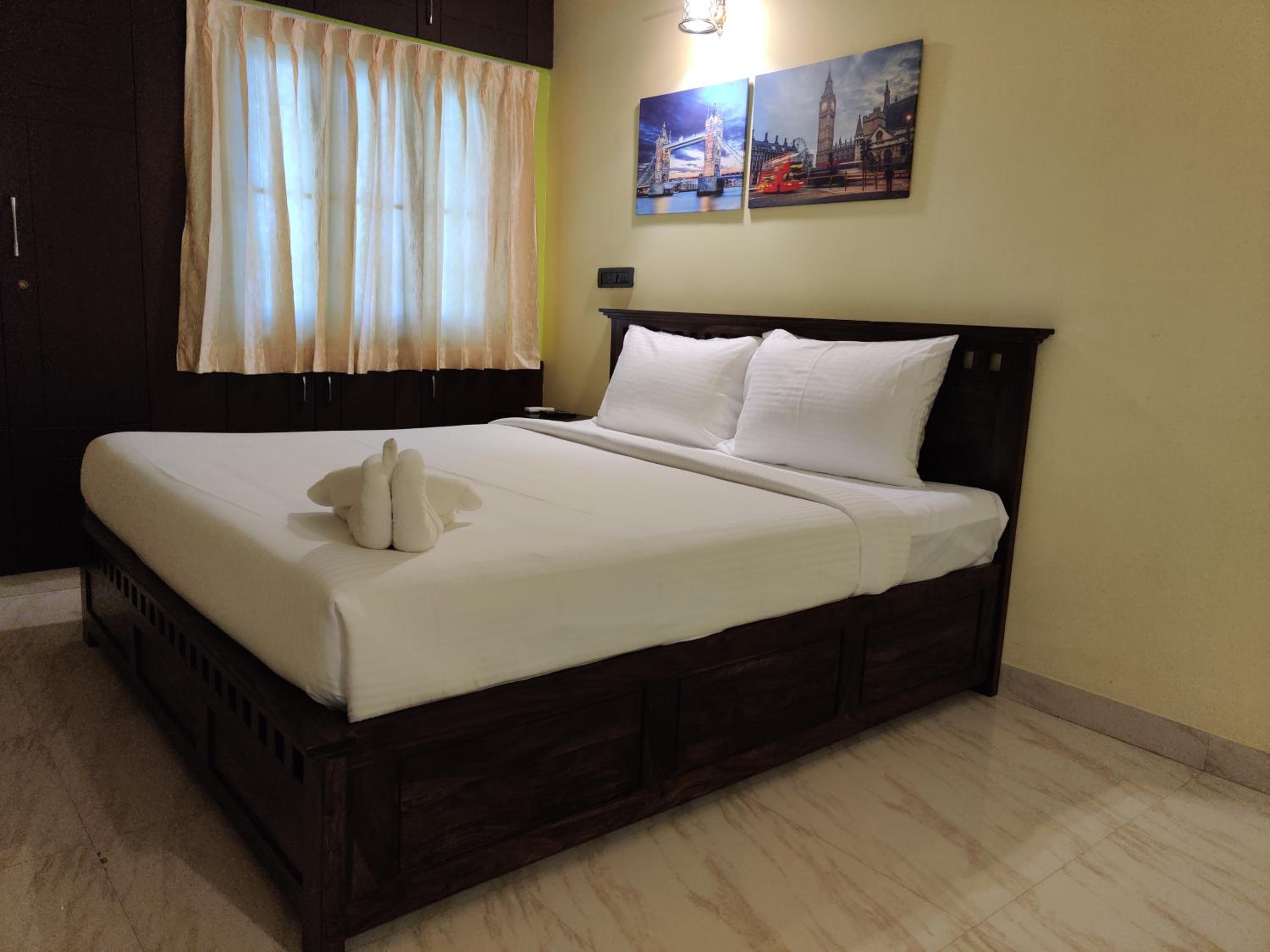 Deluxe King Room - Photo 1