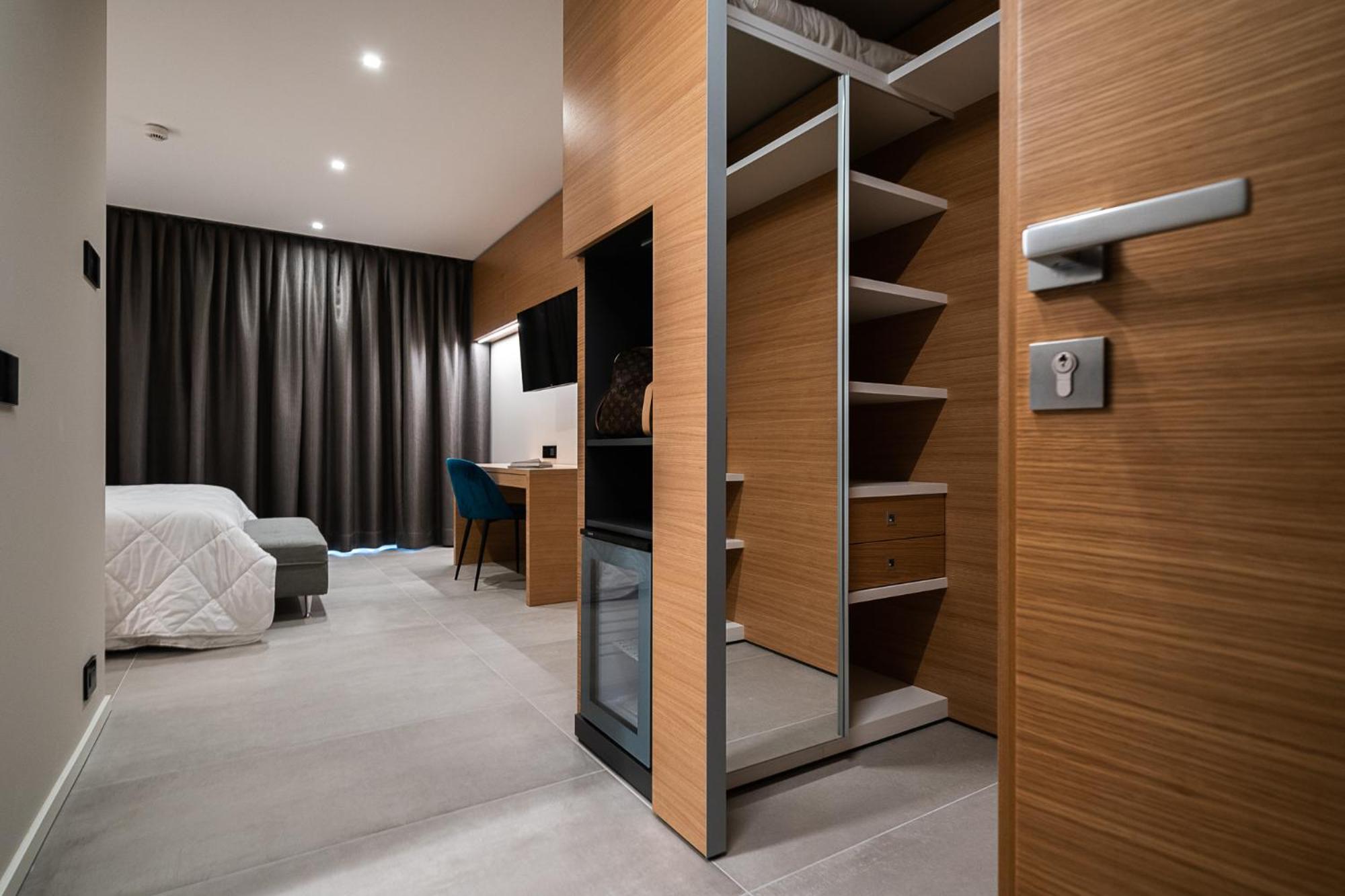 Family Room with Bathroom photo 1