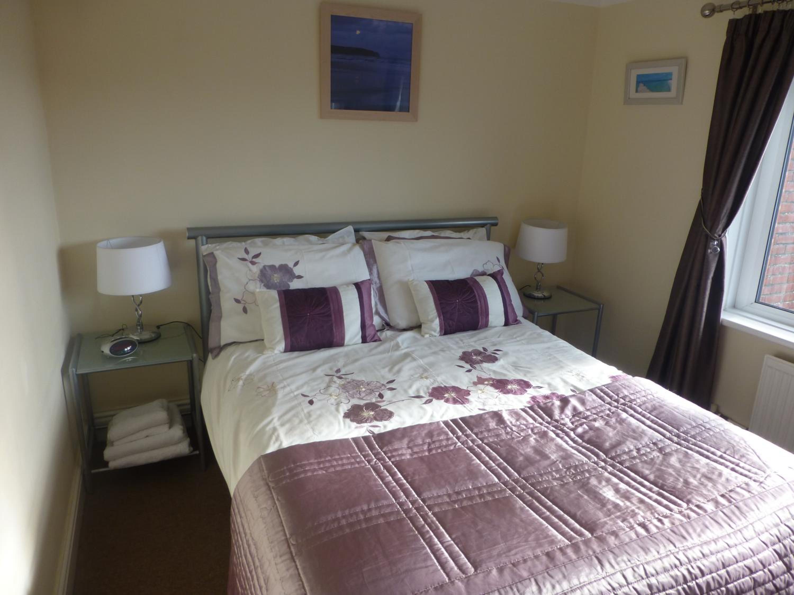 Small Double Room With Private External Bathroom photo 1