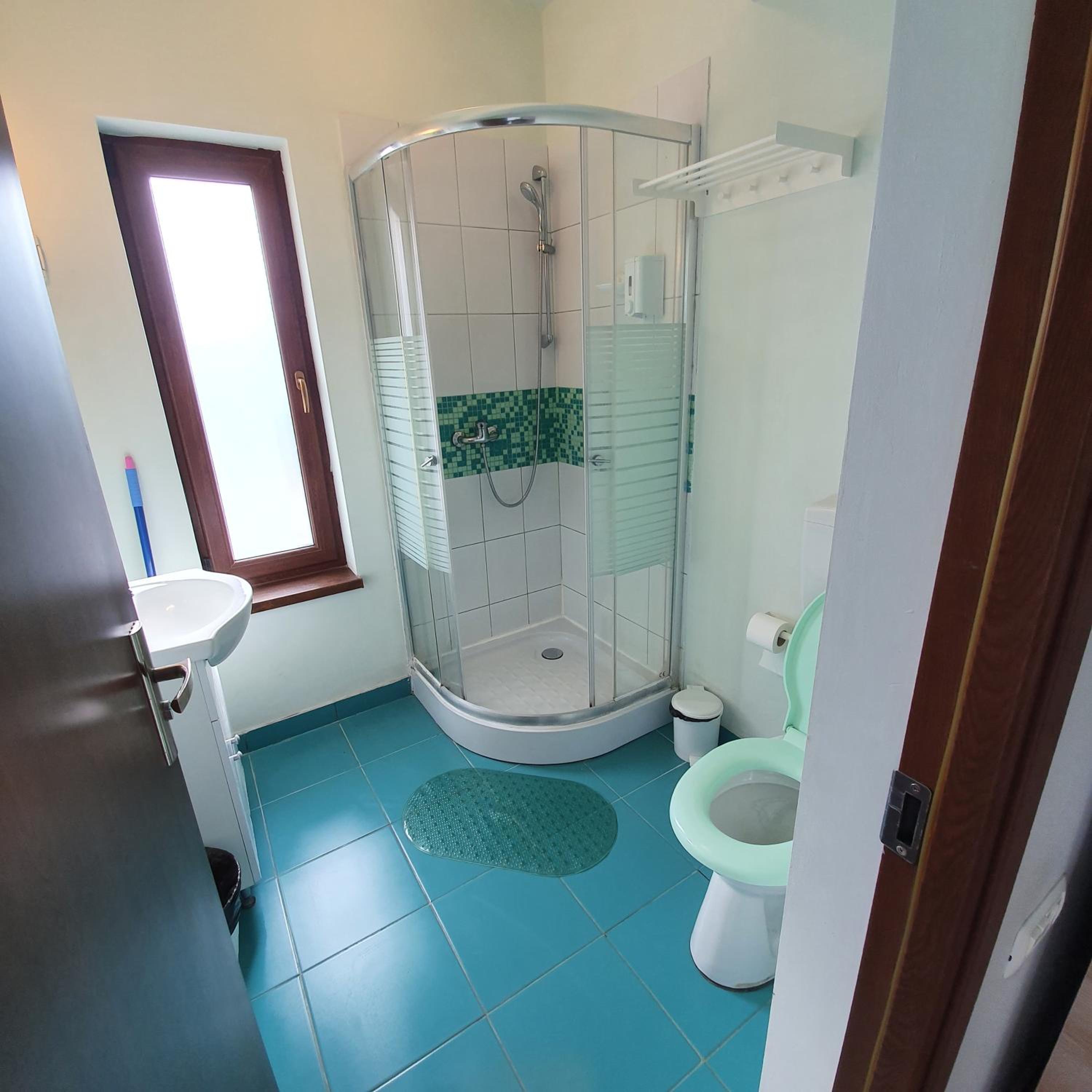 Double or Twin Room with Private Bathroom - Photo 8