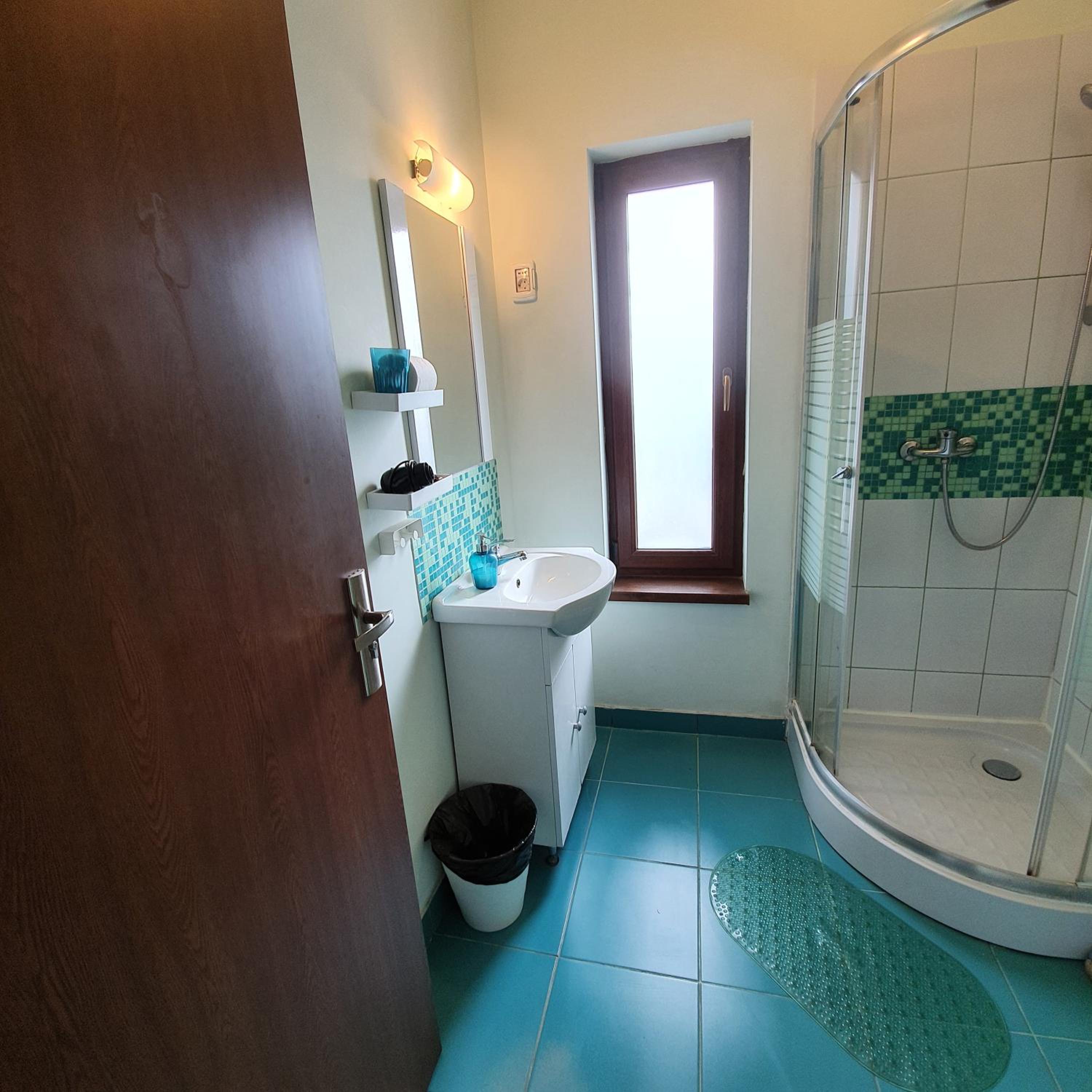 Double or Twin Room with Private Bathroom - Photo 9