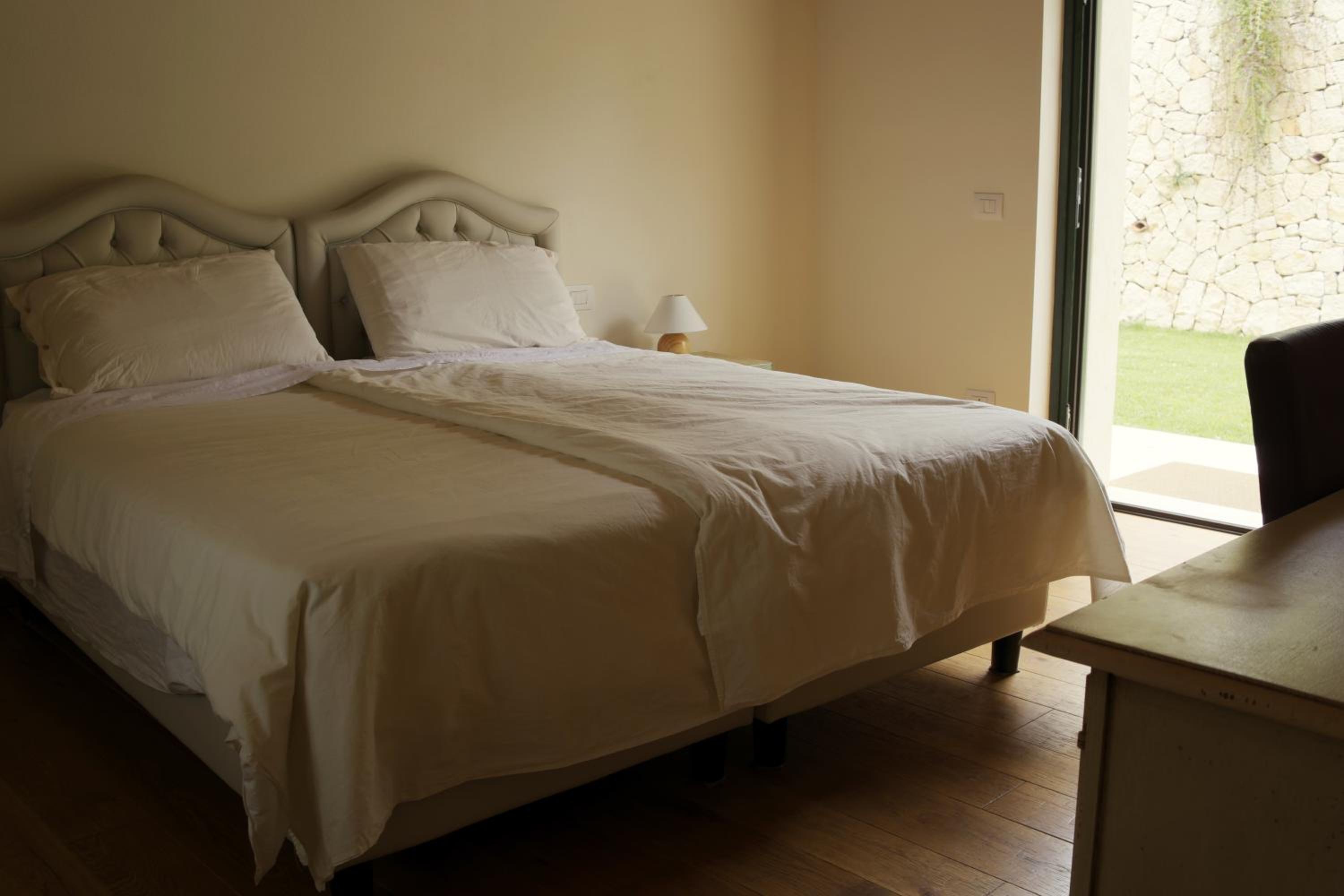 Double Room with Balcony - Photo 5