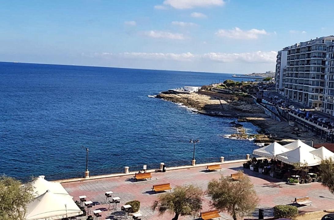 Double or Twin Room with Sea View - Photo 9