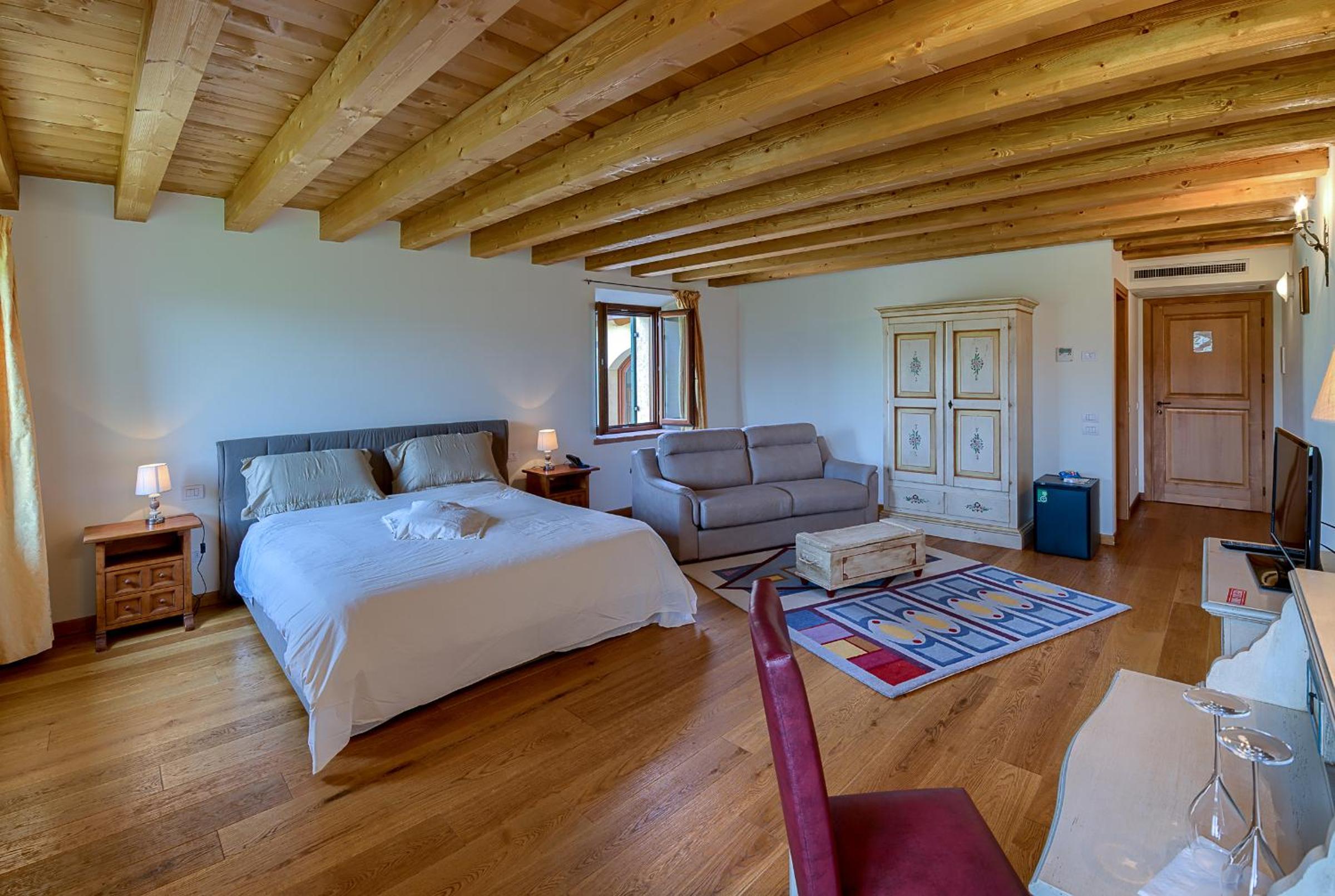 Deluxe Junior Suite - Photo 2