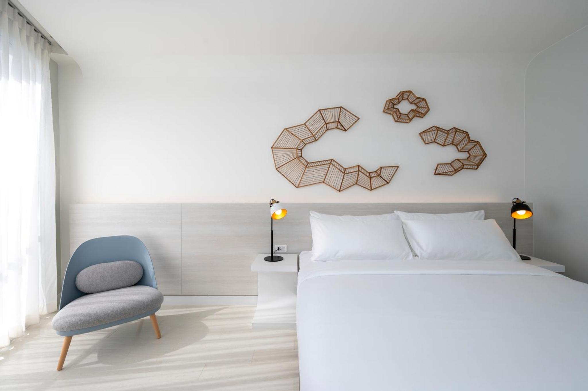 Superior King Room - Photo 8