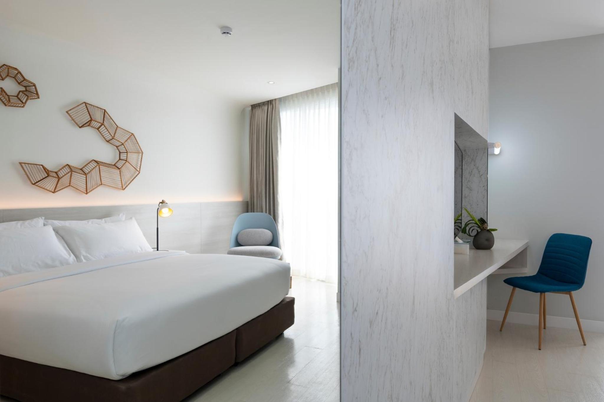 Superior King Room - Photo 7