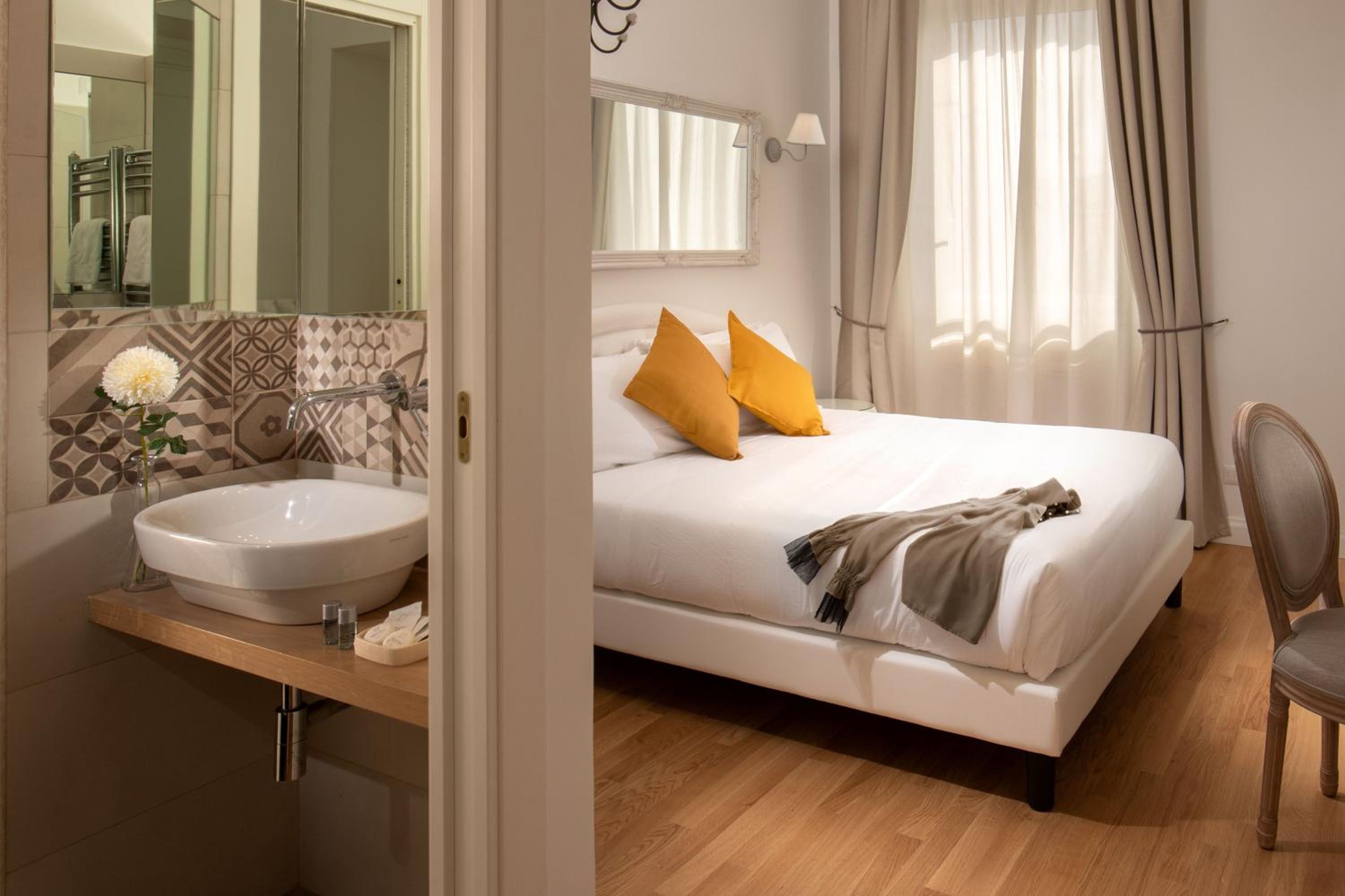 Standard Double Room photo 2