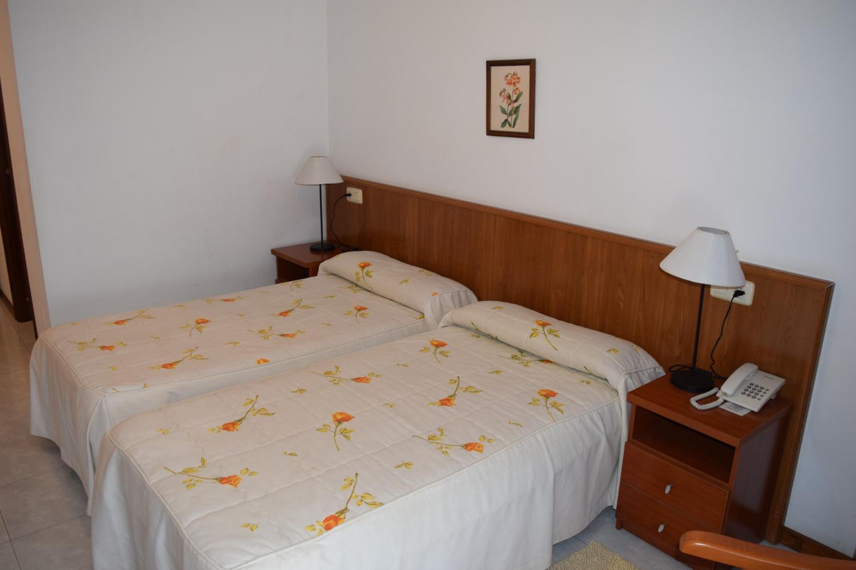 Large Double Room - Photo 2