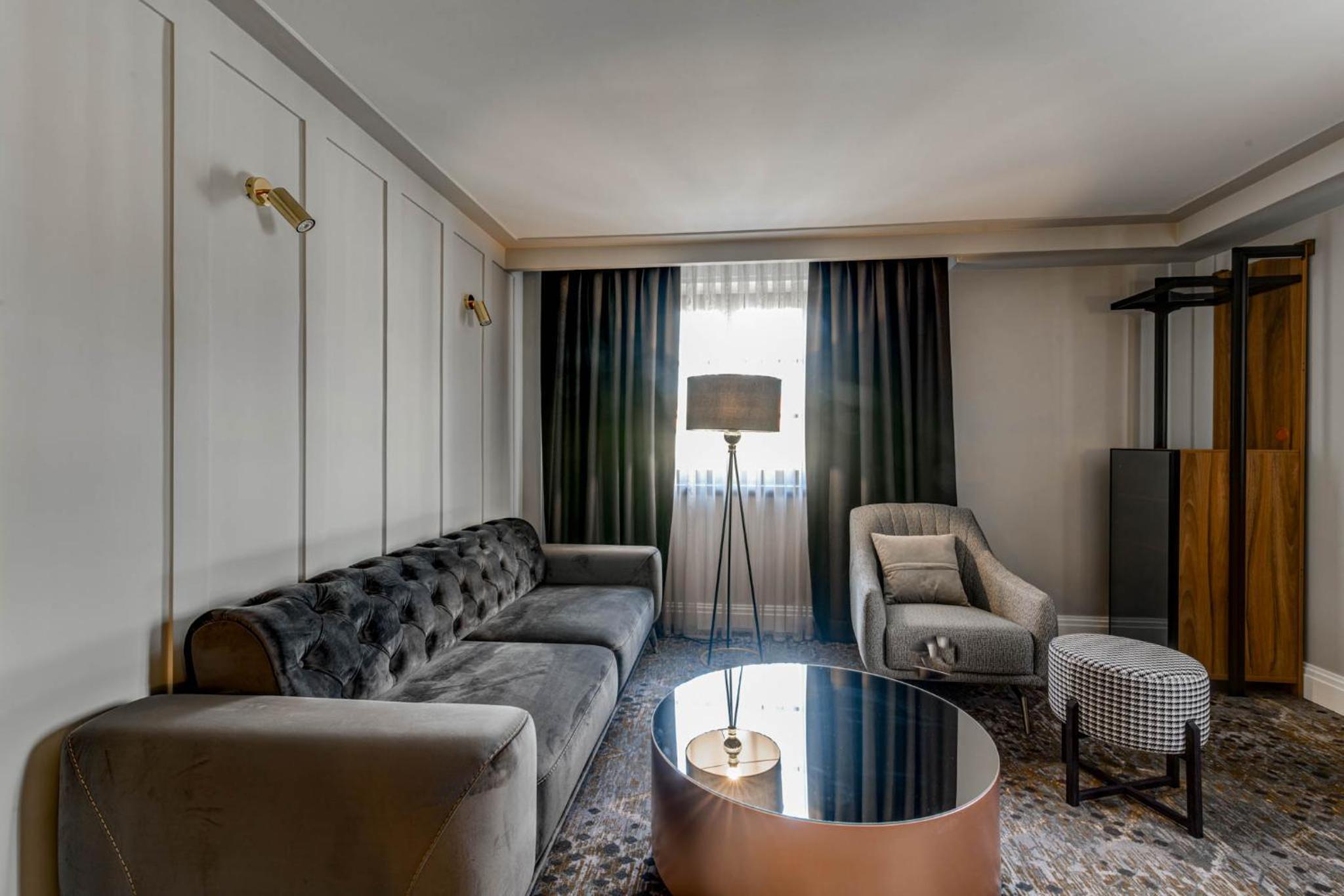 Deluxe Double or Twin Room - Photo 8