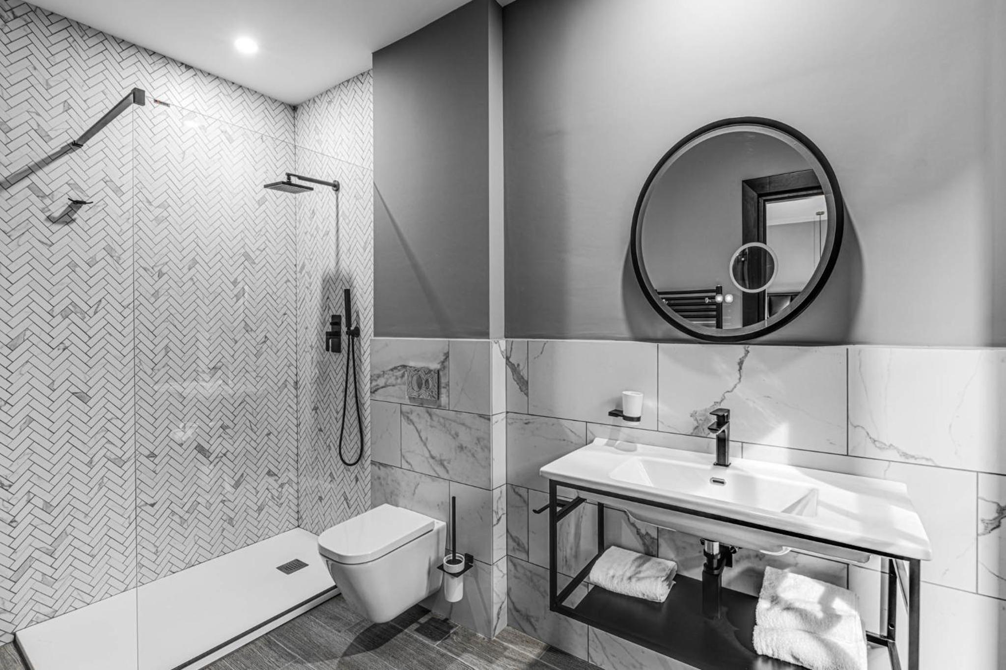Deluxe Double or Twin Room - Photo 6