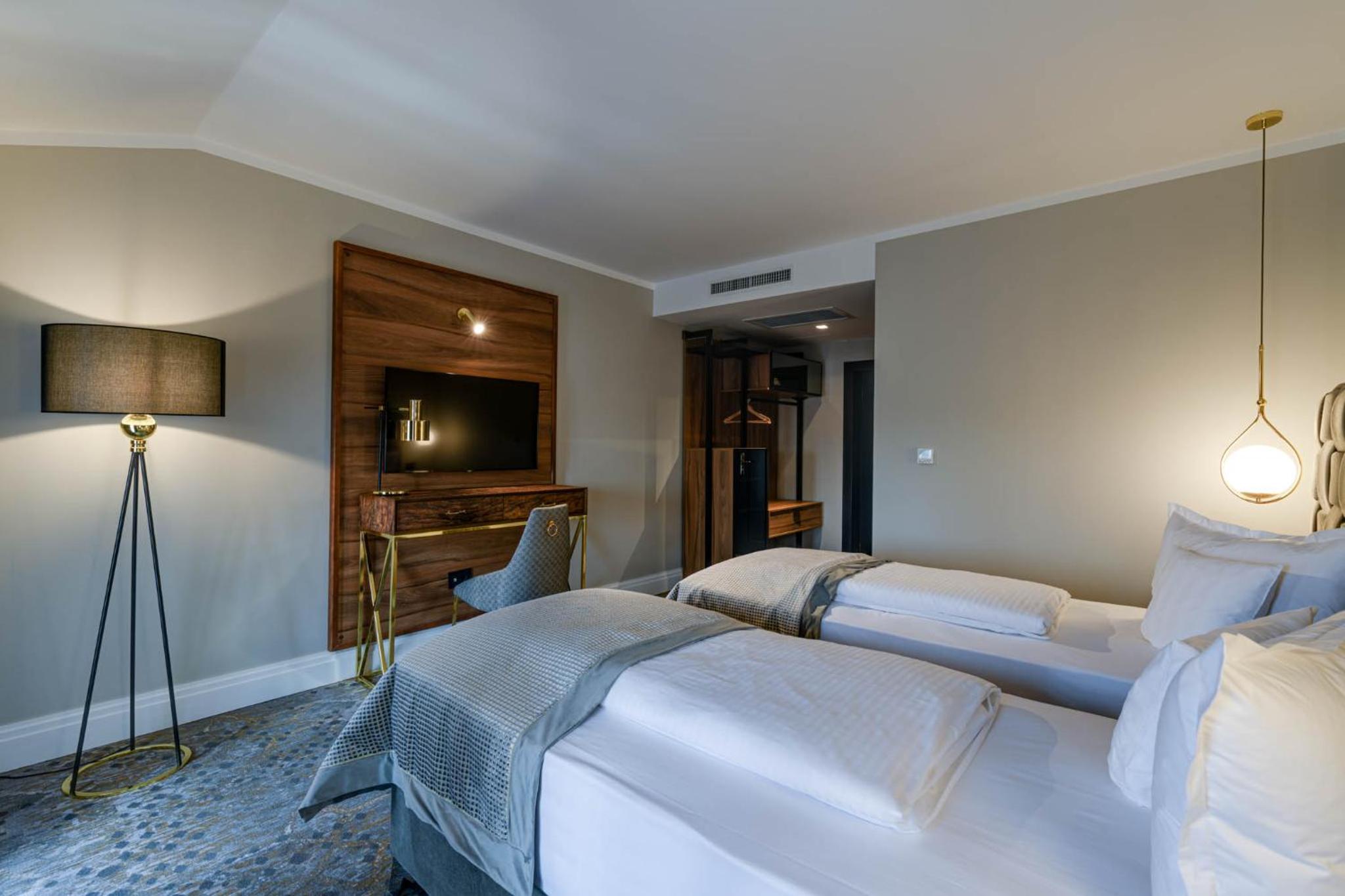 Double or Twin Room - Photo 3