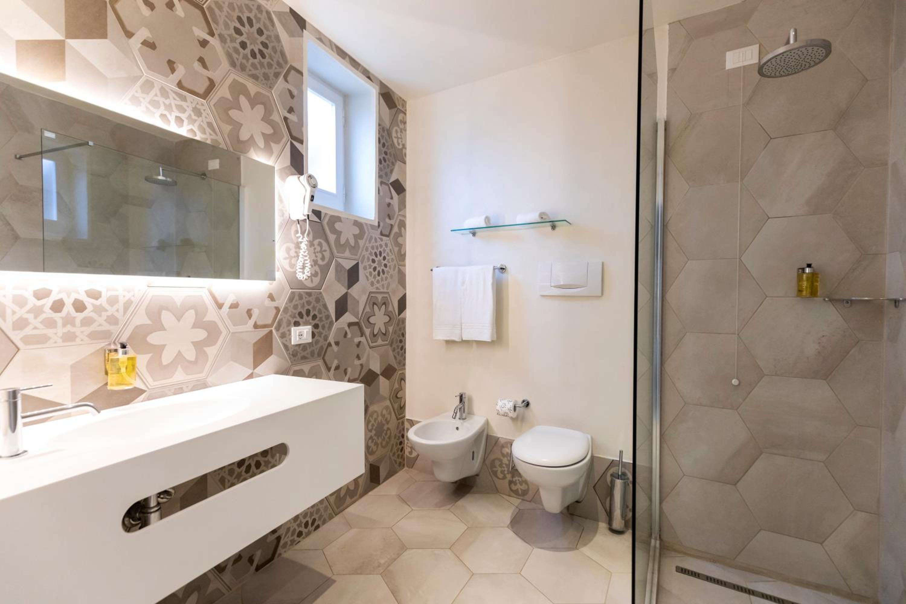 Double Room - Photo 5