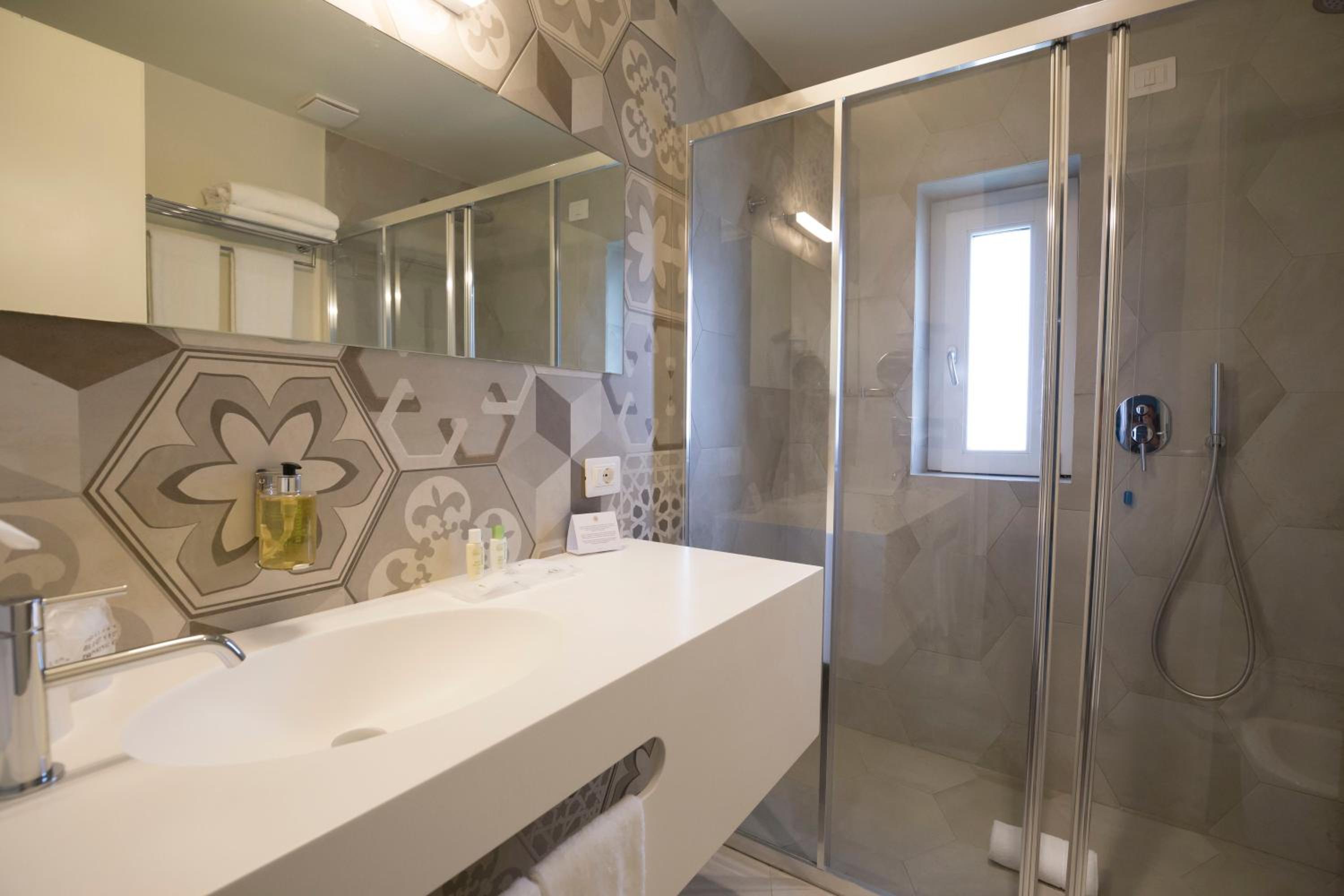 Deluxe Triple Room - Photo 7