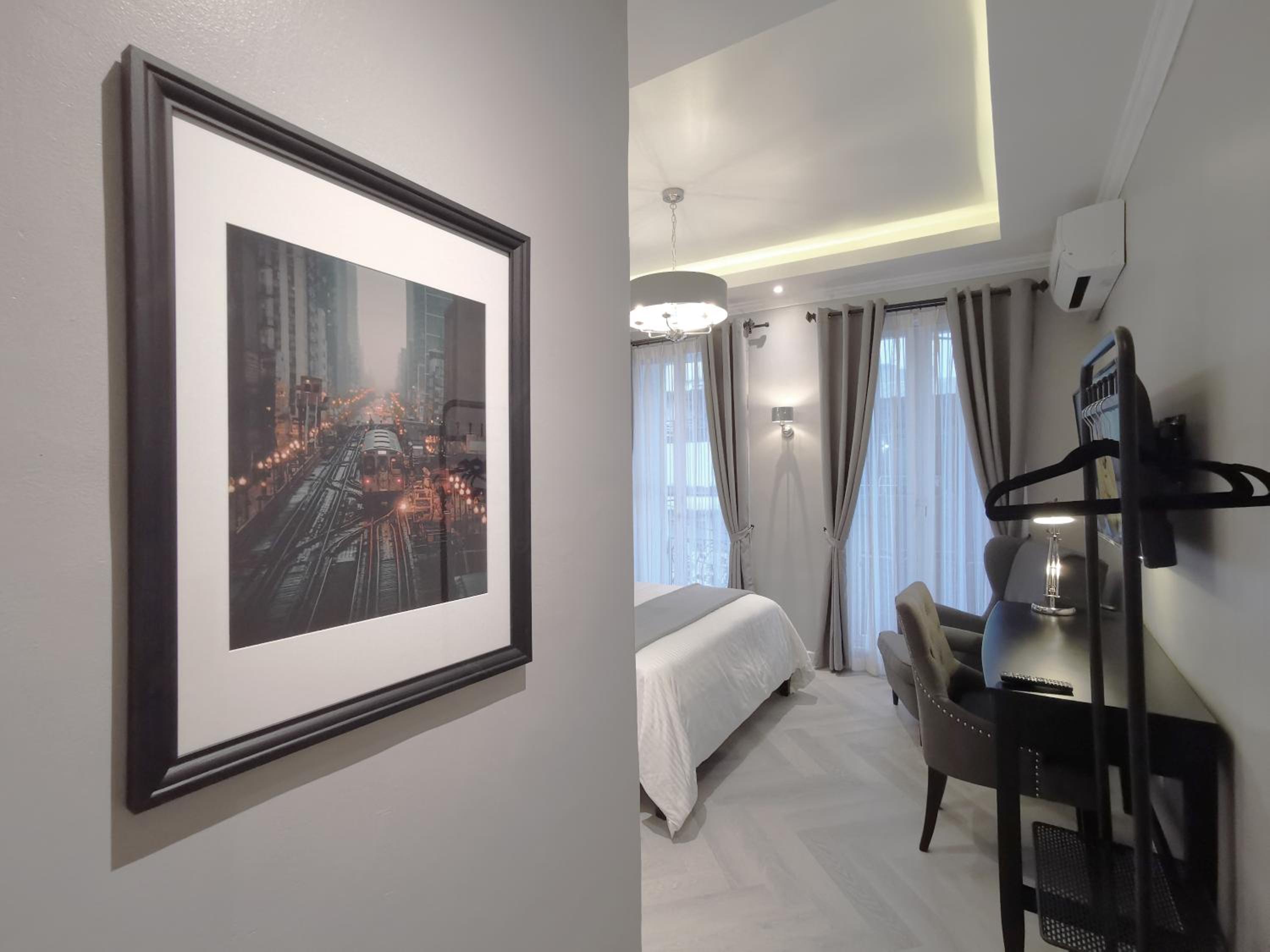 Deluxe Double Room with Balcony photo 3