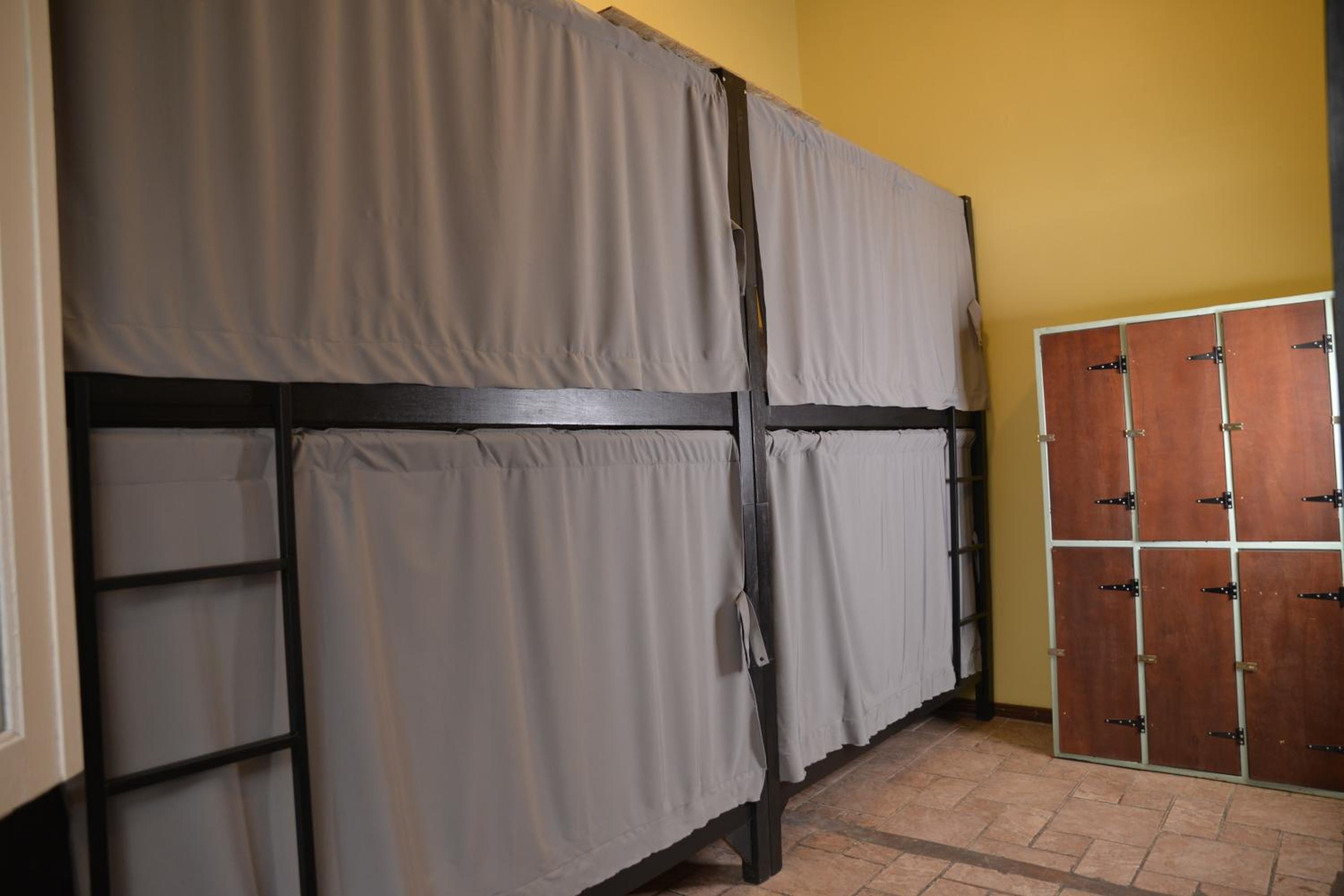 Bed in 8-Bed Mixed Dormitory Room photo 2