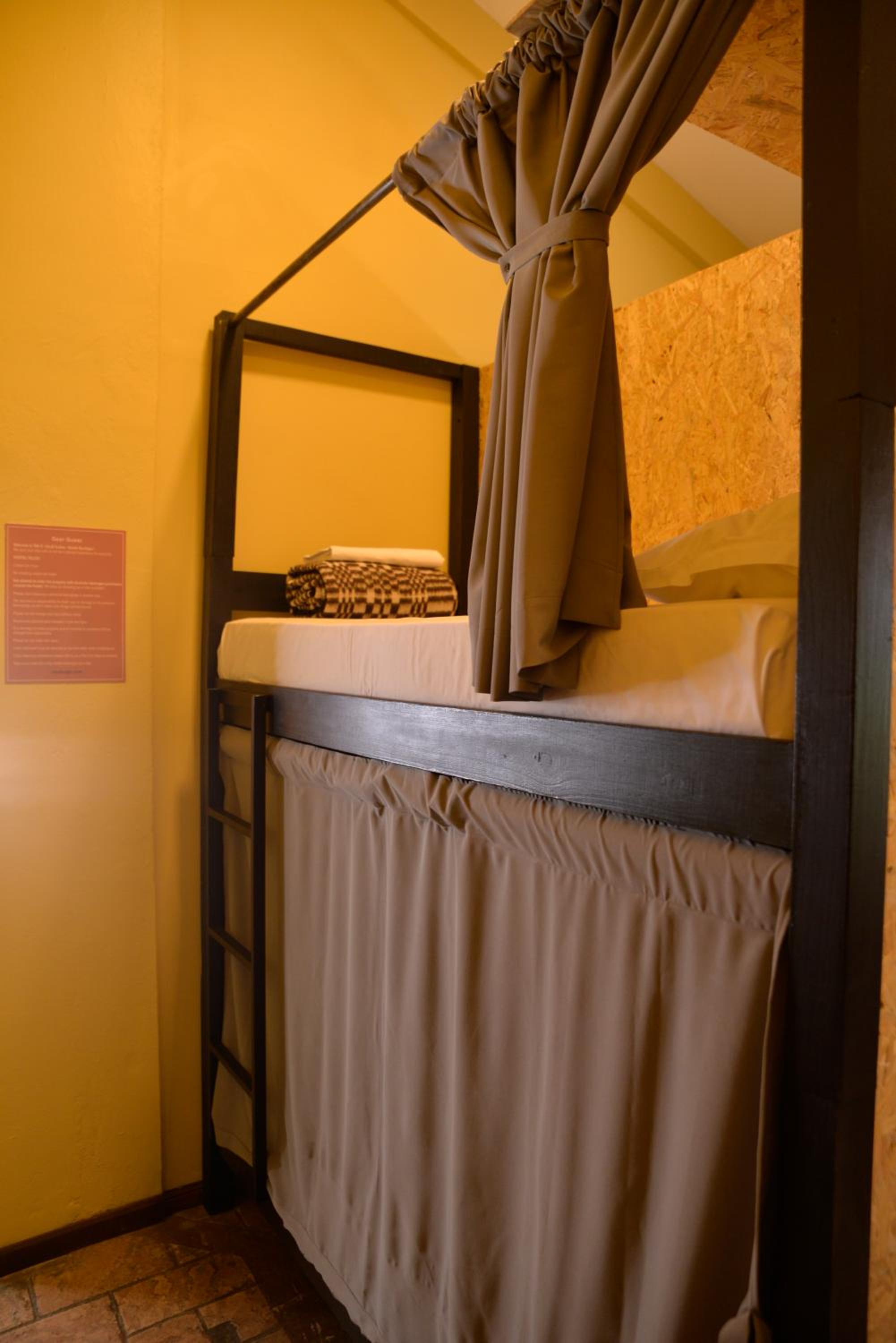 Bed in 8-Bed Mixed Dormitory Room photo 1
