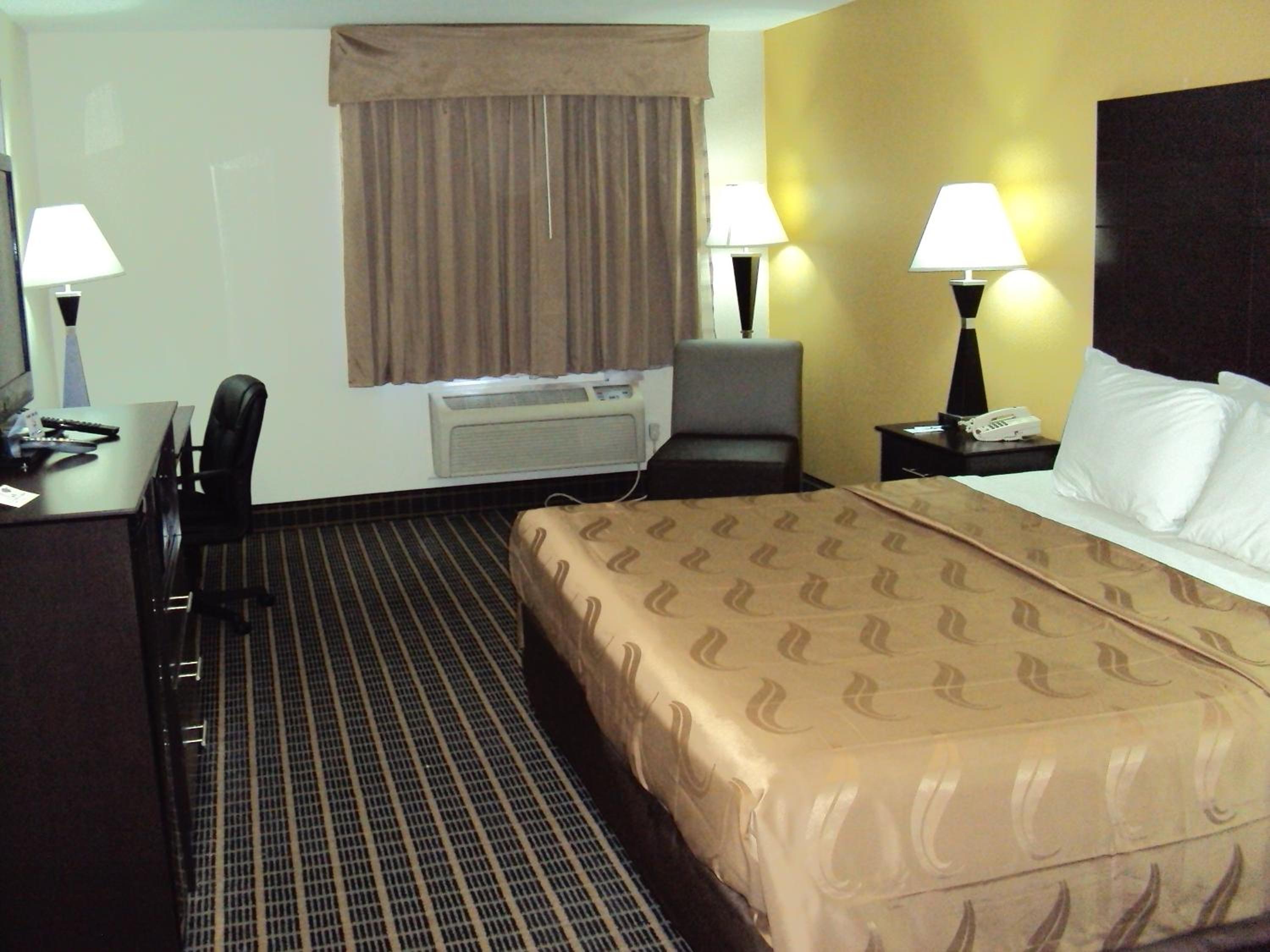Standard King Room - Non-Smoking  - Photo 8
