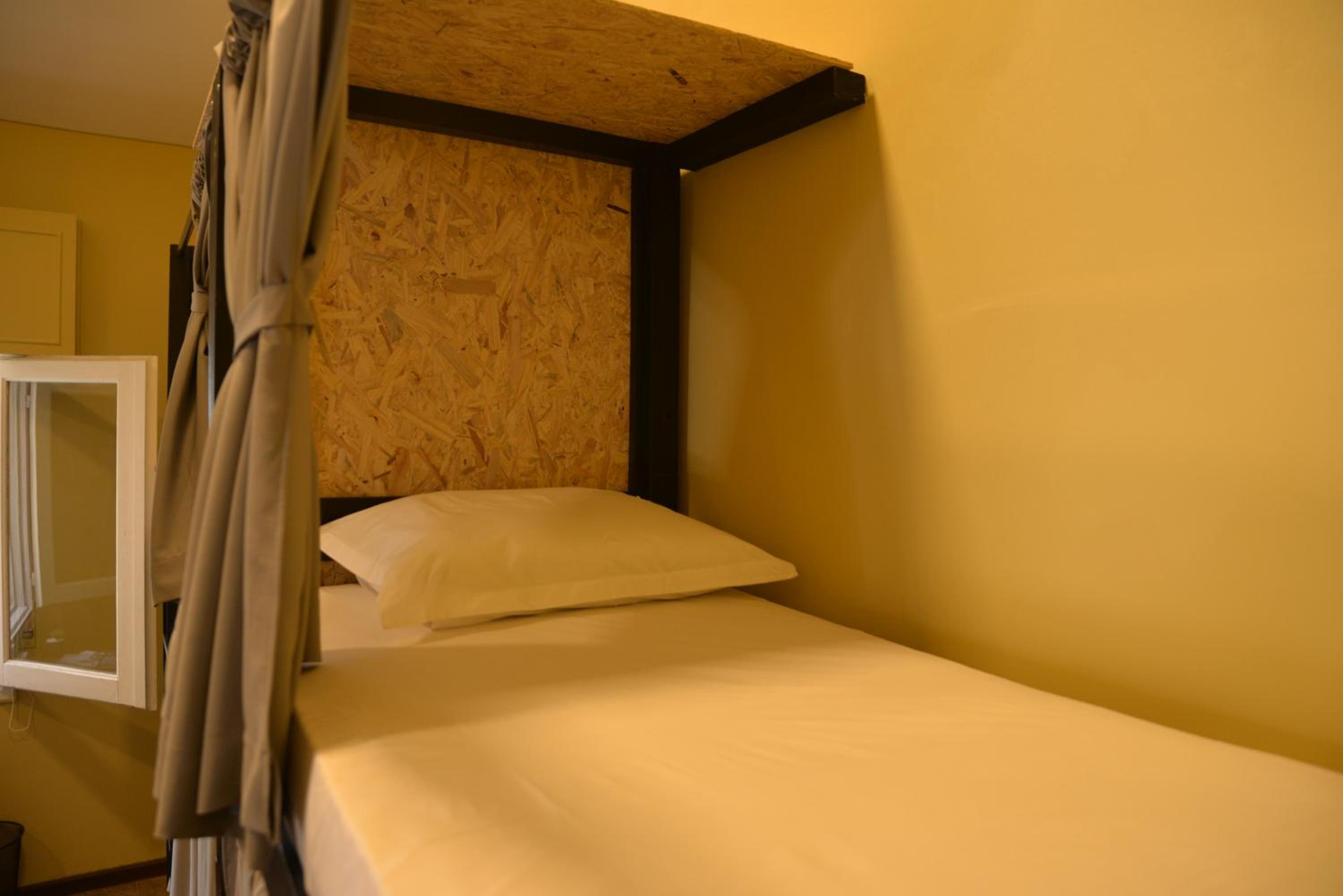 Bed in 8-Bed Mixed Dormitory Room photo 2