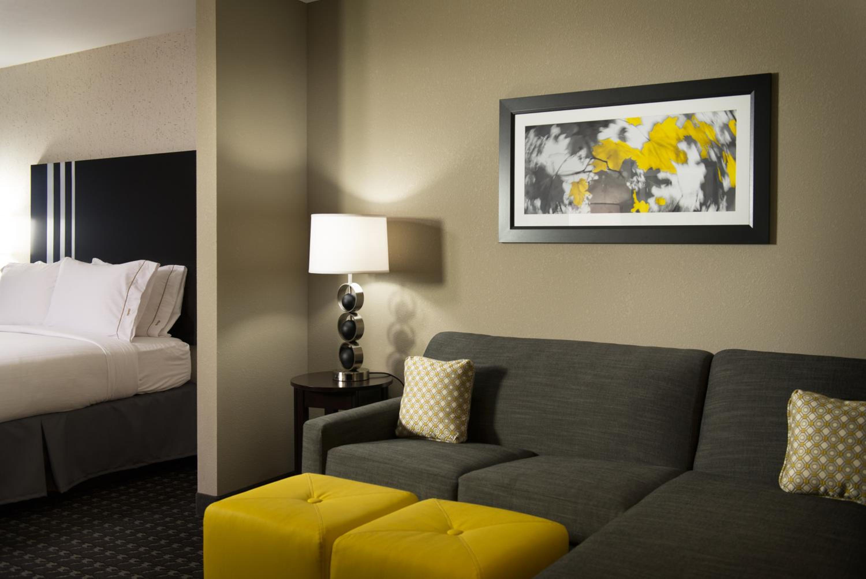 Queen Suite with Two Queen Beds and Sofa Bed photo 1