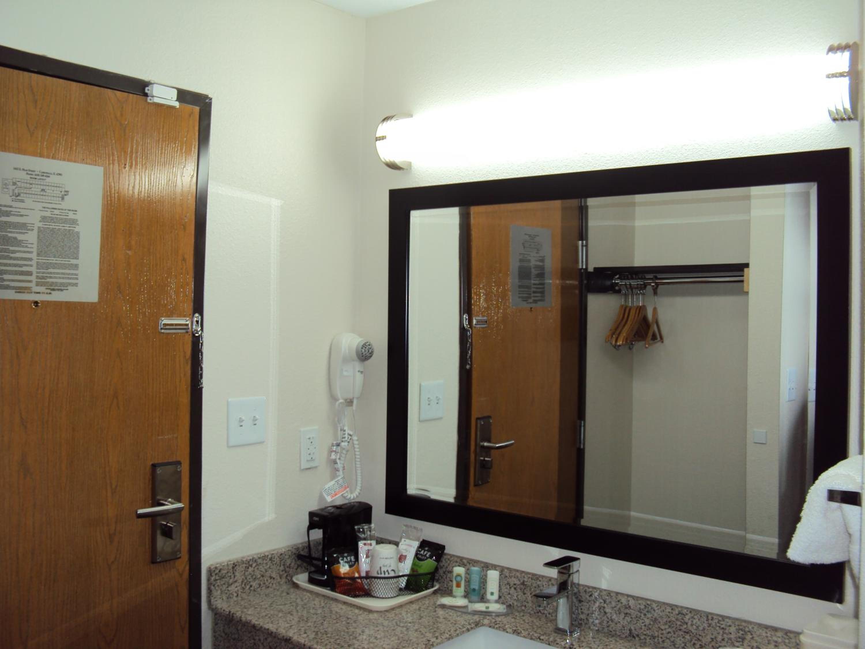 Double Room with Two Double Beds - Accessible/Non-Smoking - Photo 2