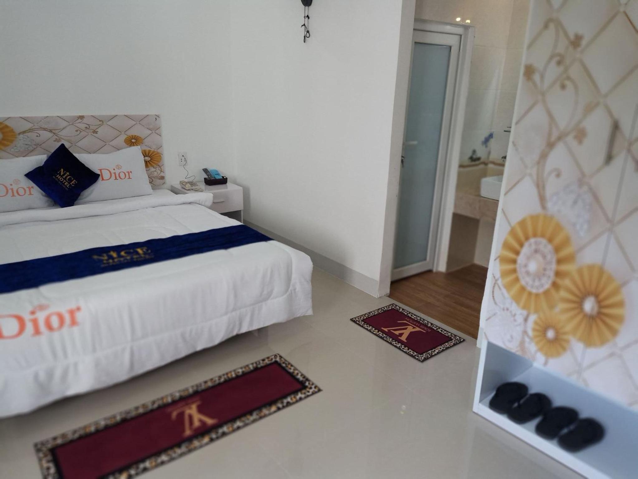 Standard Double Room - Photo 9