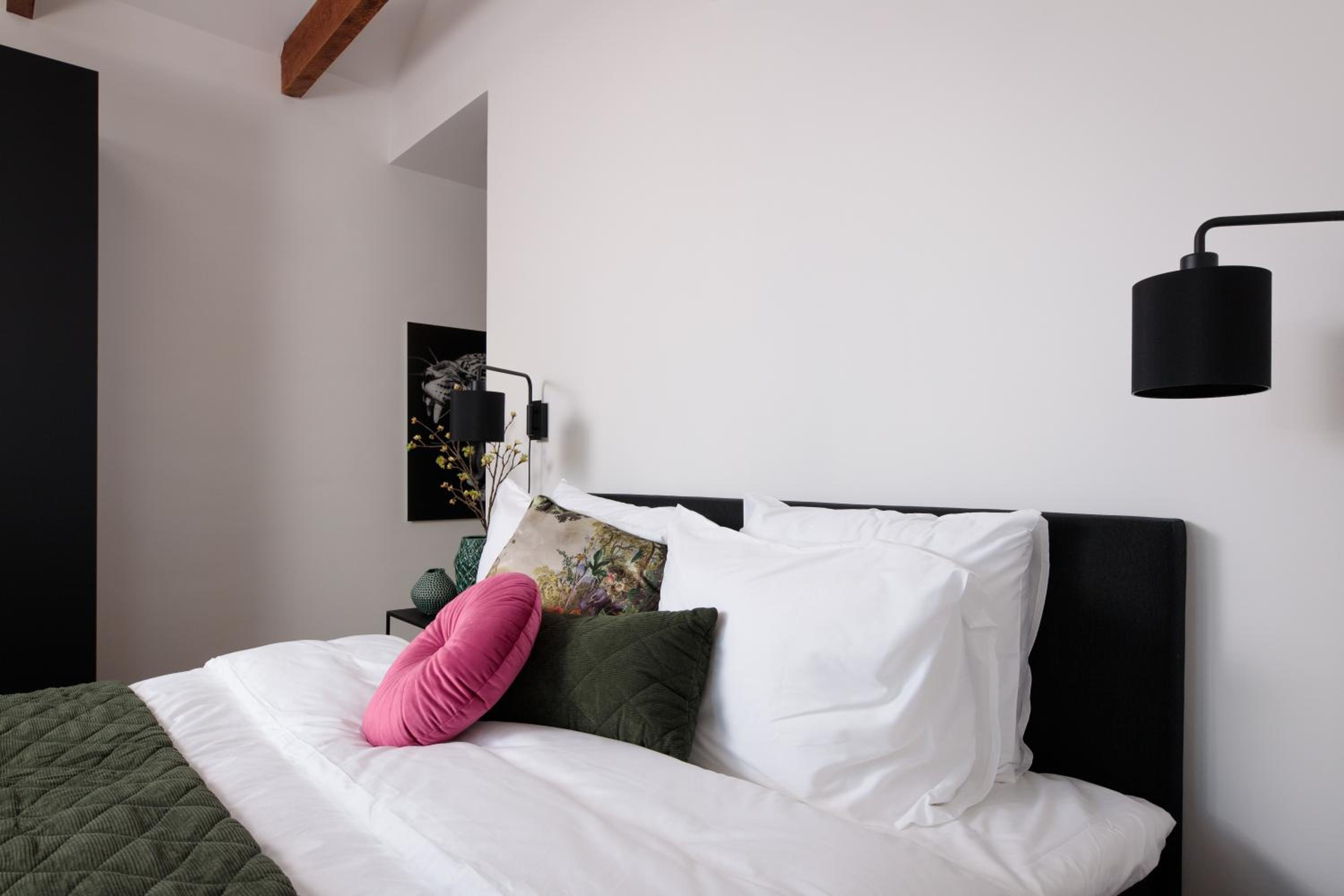 Deluxe King Room - Photo 4