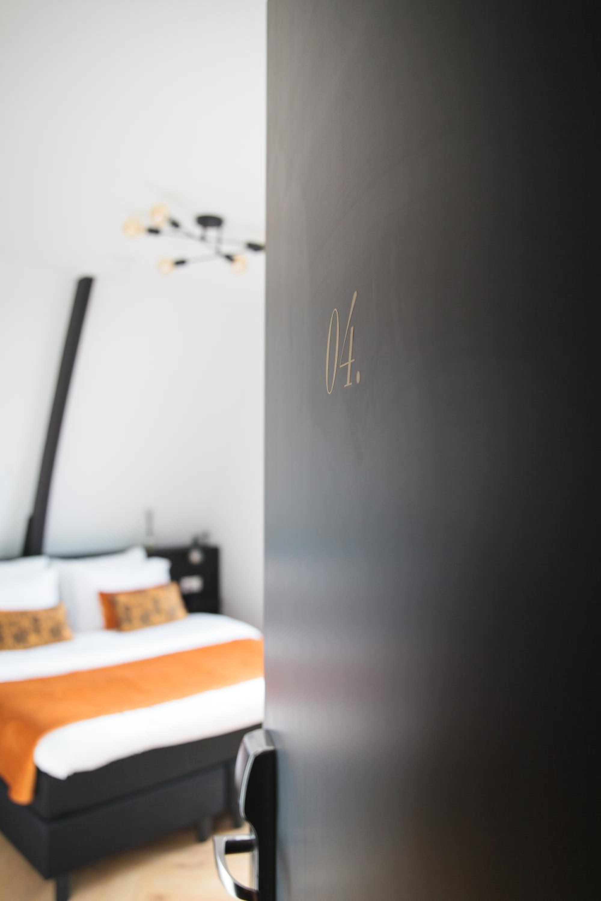Deluxe Double Room with Balcony - Photo 5