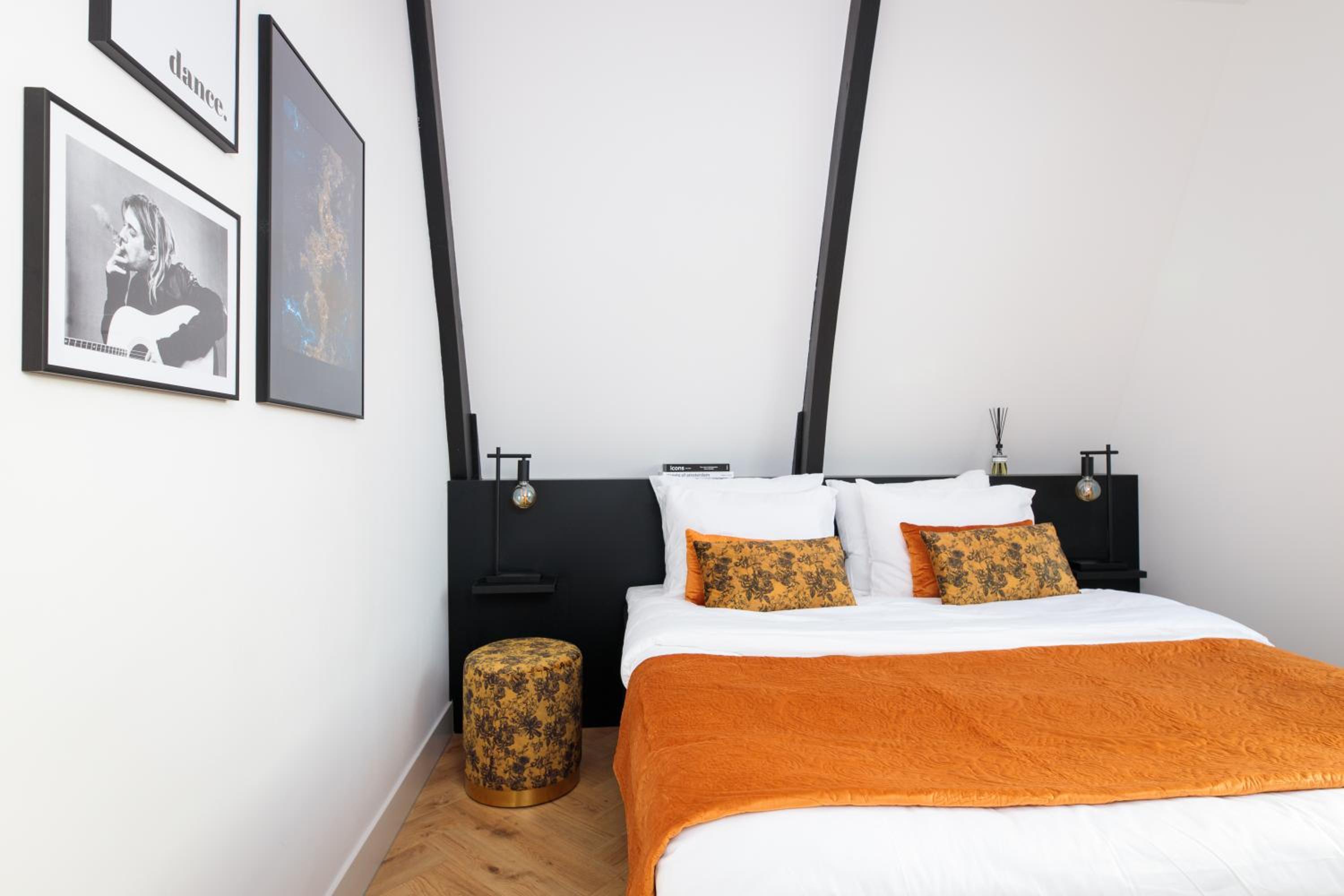 Deluxe Double Room with Balcony - Photo 2