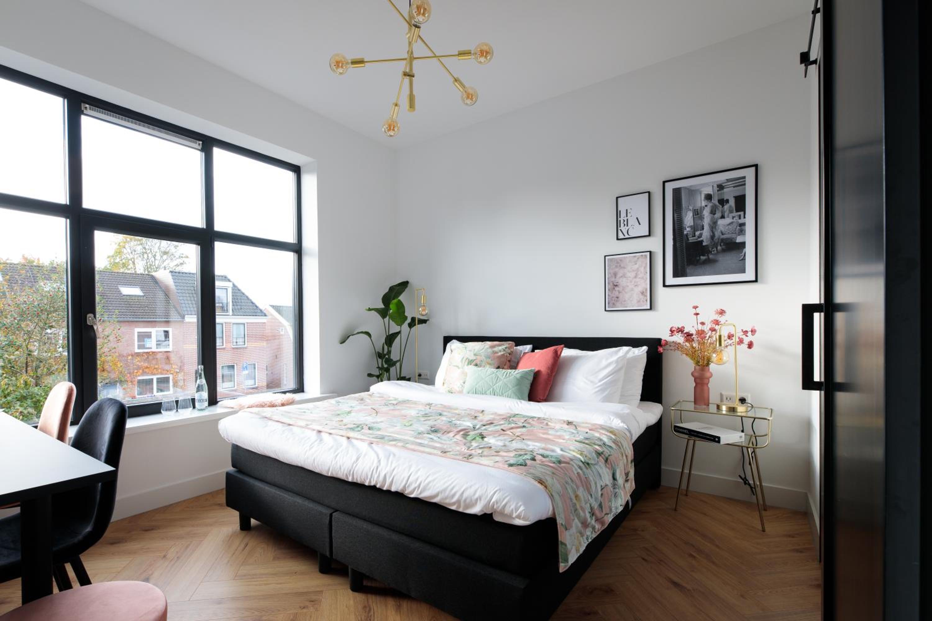 Deluxe King Room - Photo 7