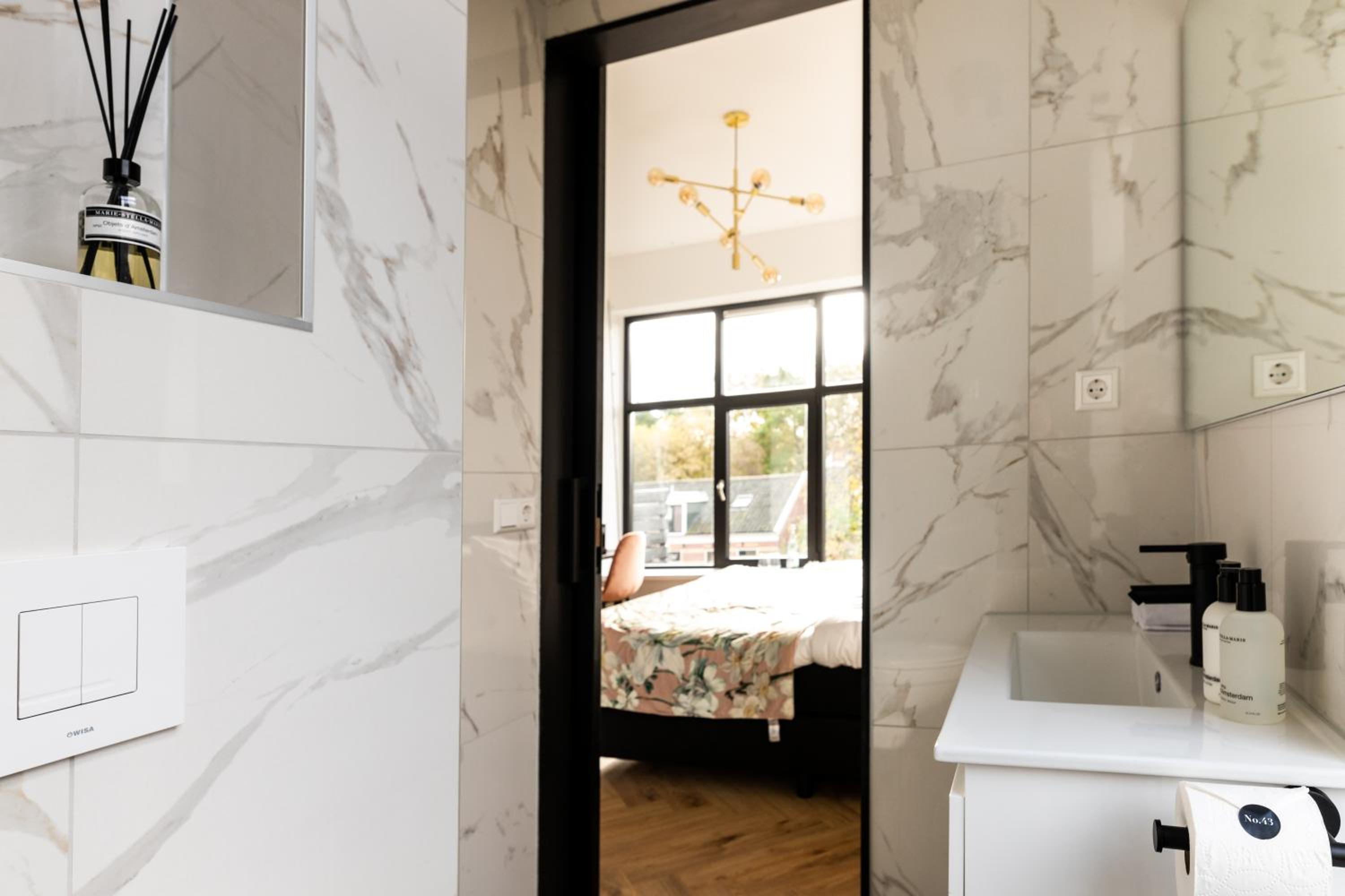 Deluxe King Room - Photo 18