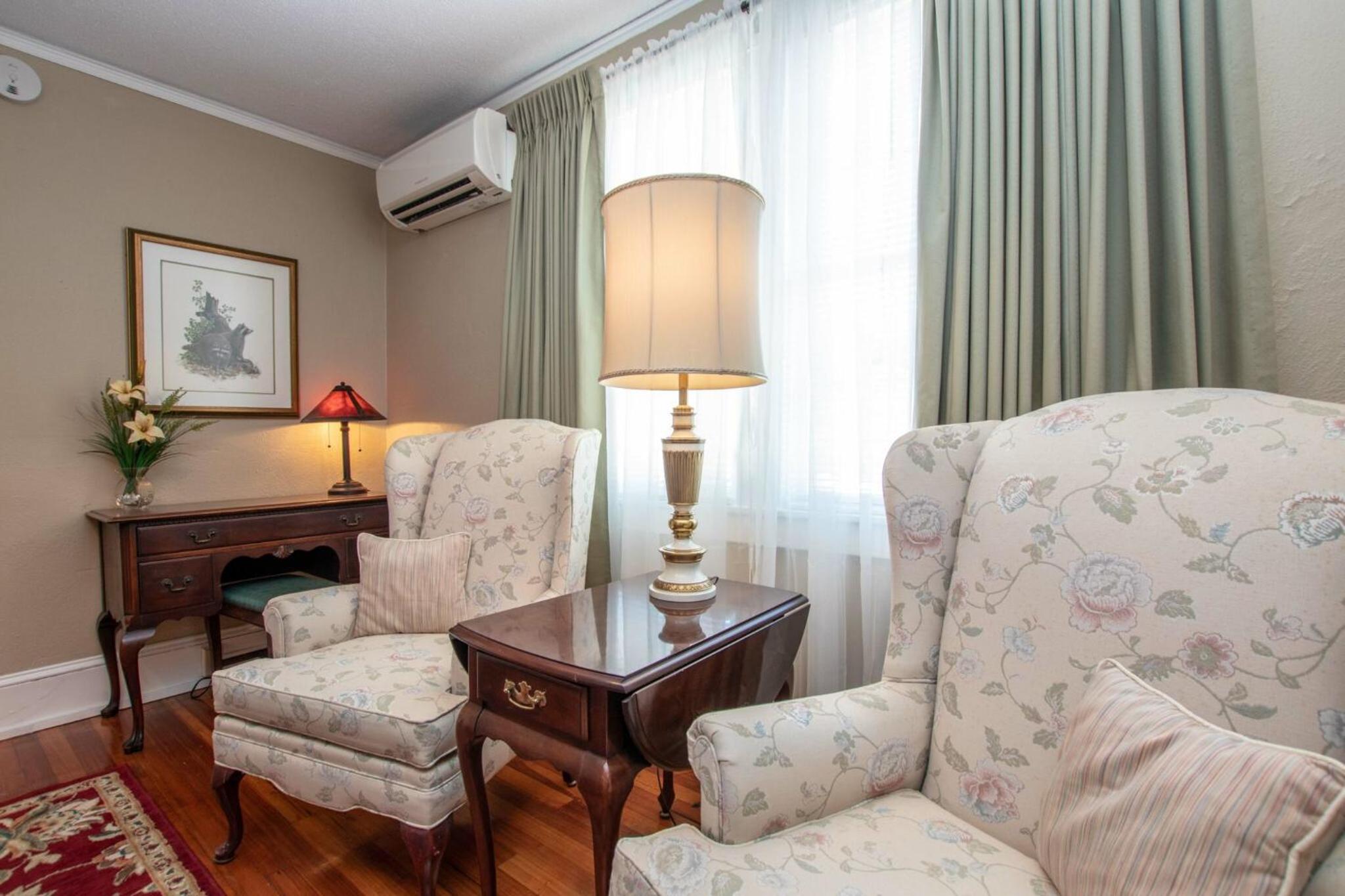 Queen Suite photo 3