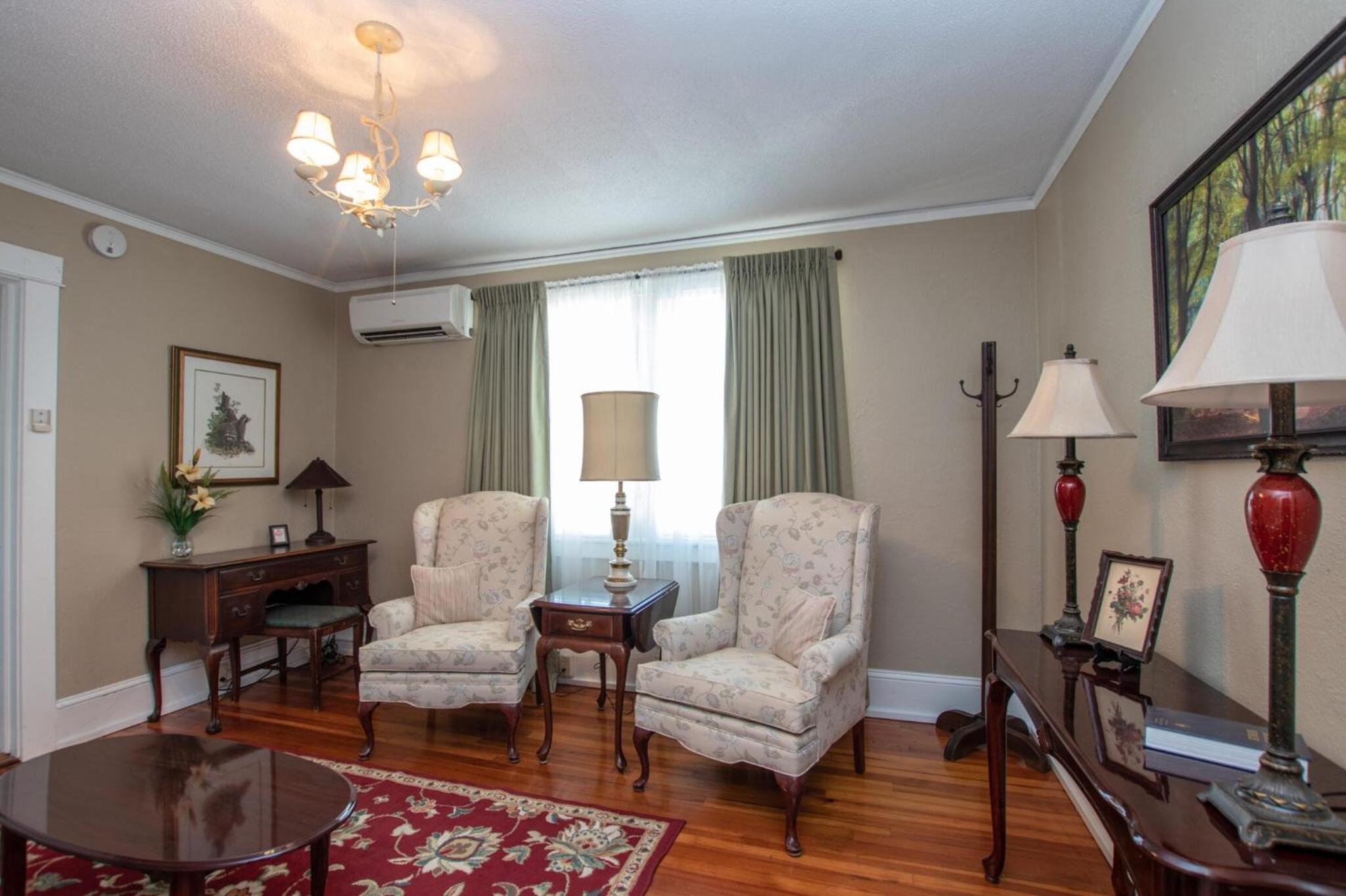 Queen Suite photo 1