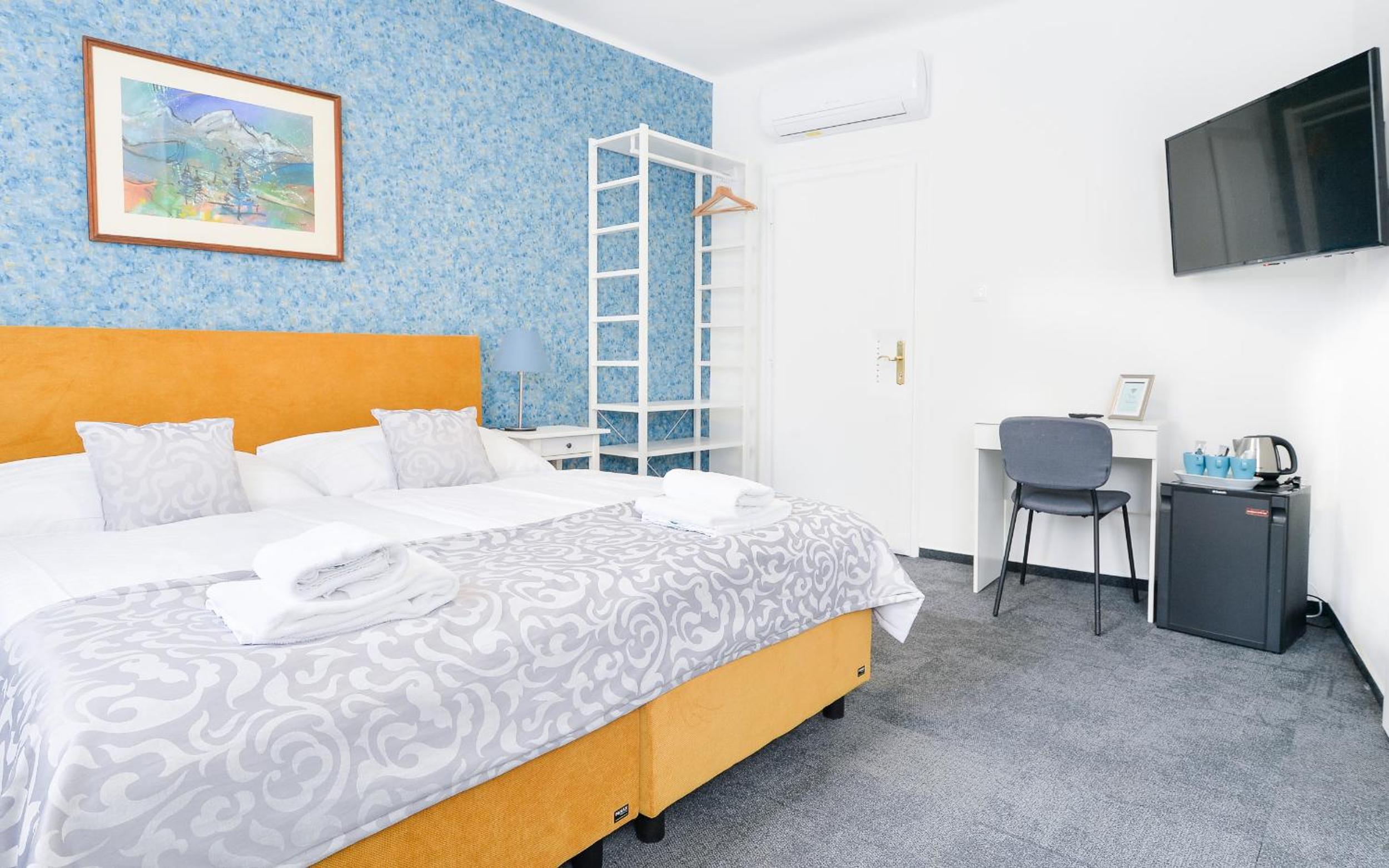 Triple Room - Photo 9