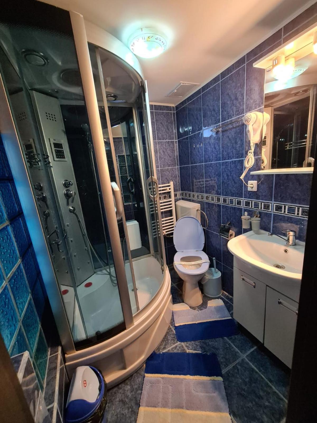 Double Room with Balcony - Photo 5
