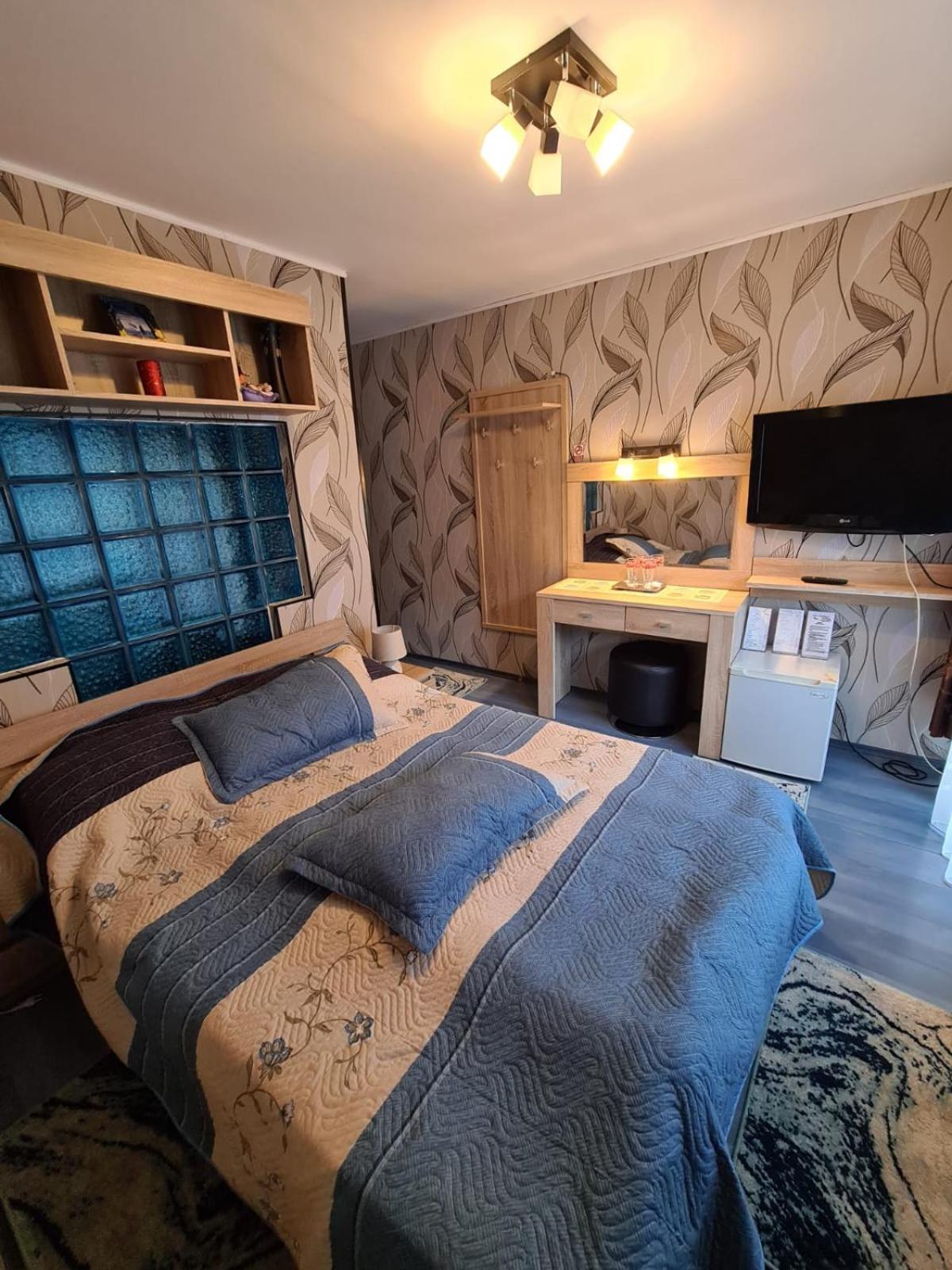 Double Room with Balcony - Photo 1