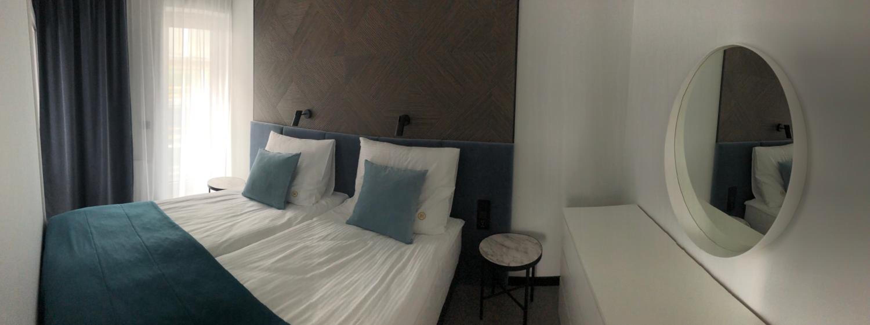Apartment with Balcony photo 2