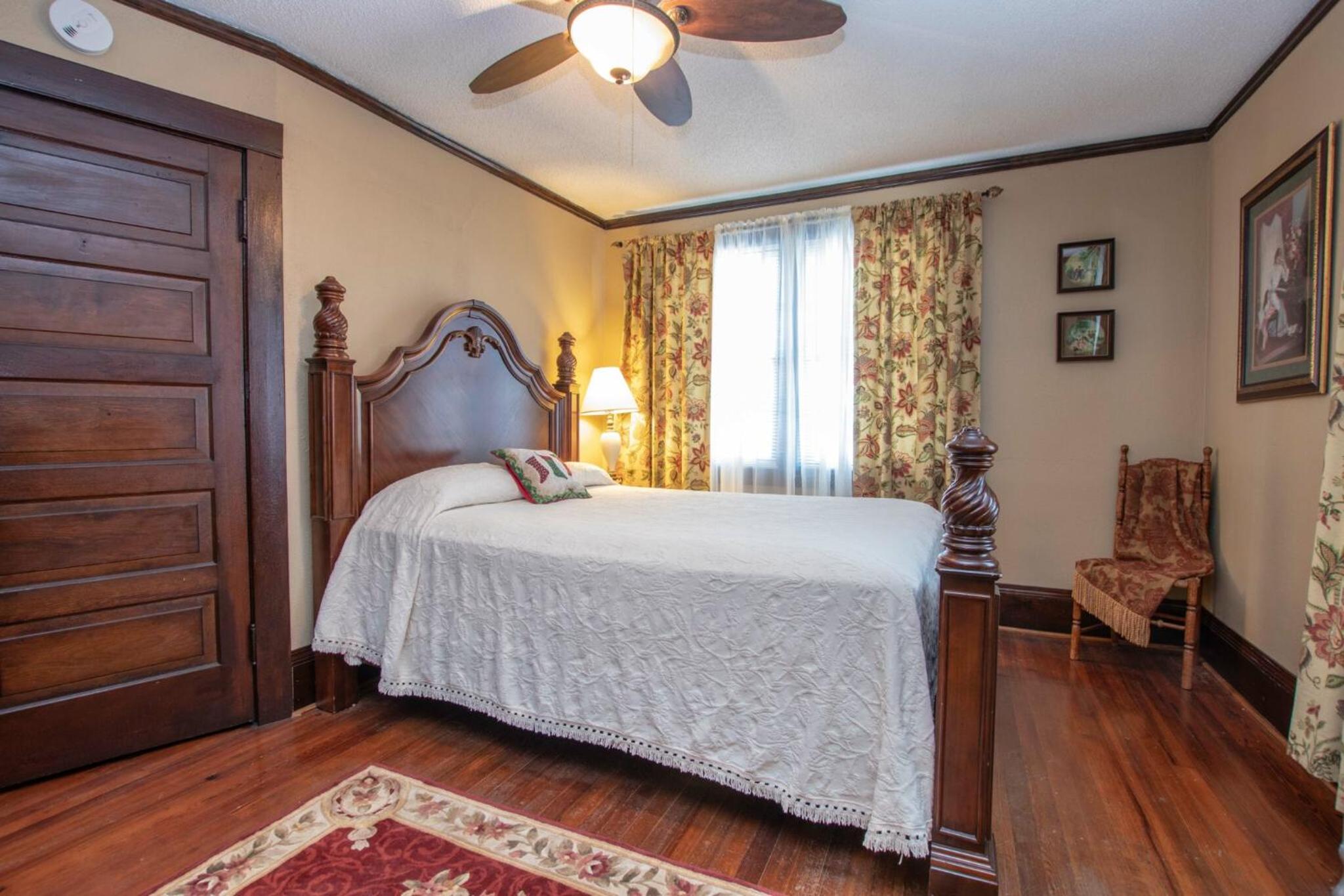 Queen Suite photo 2