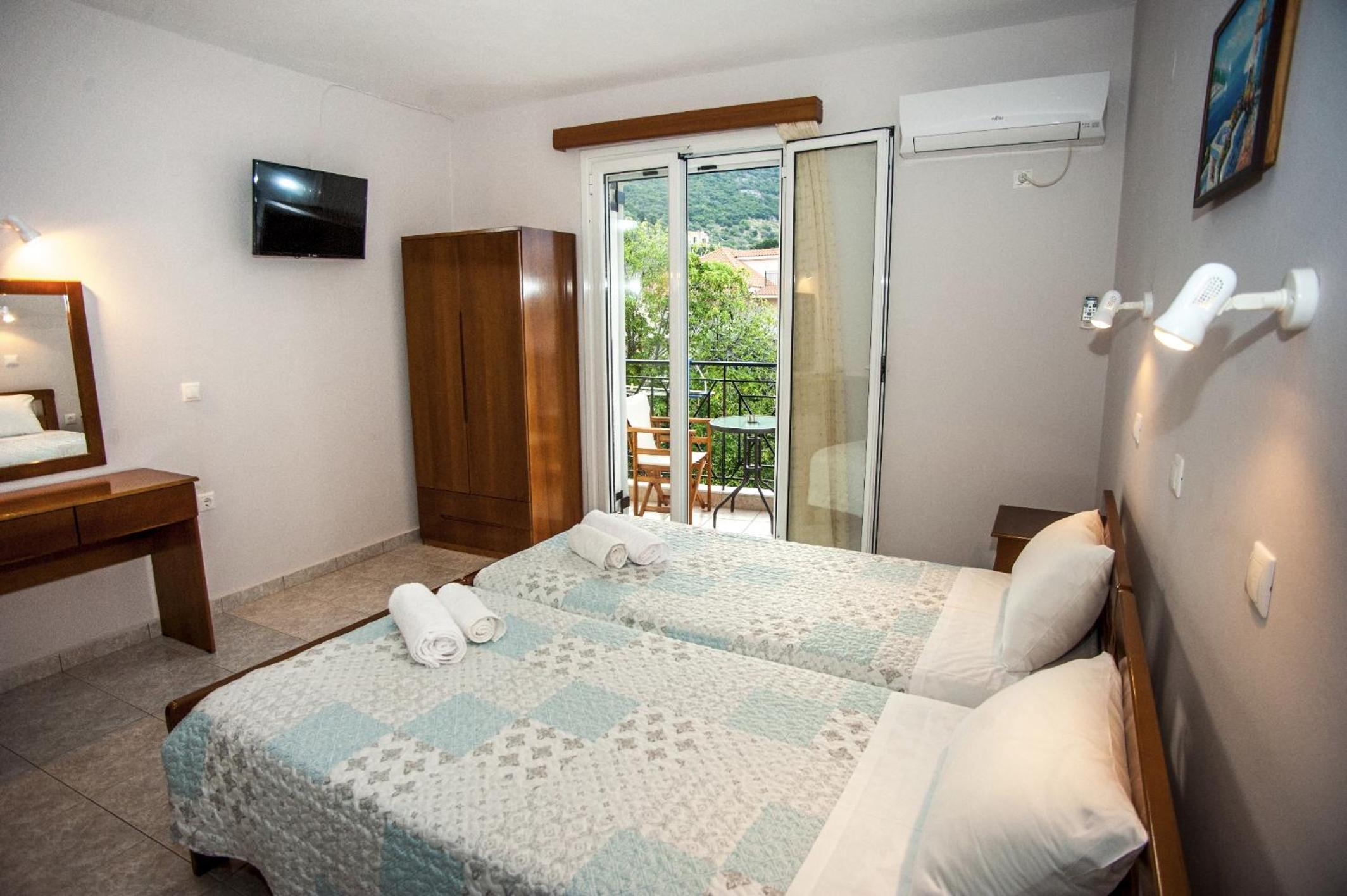 Double or Twin Room with Mountain View