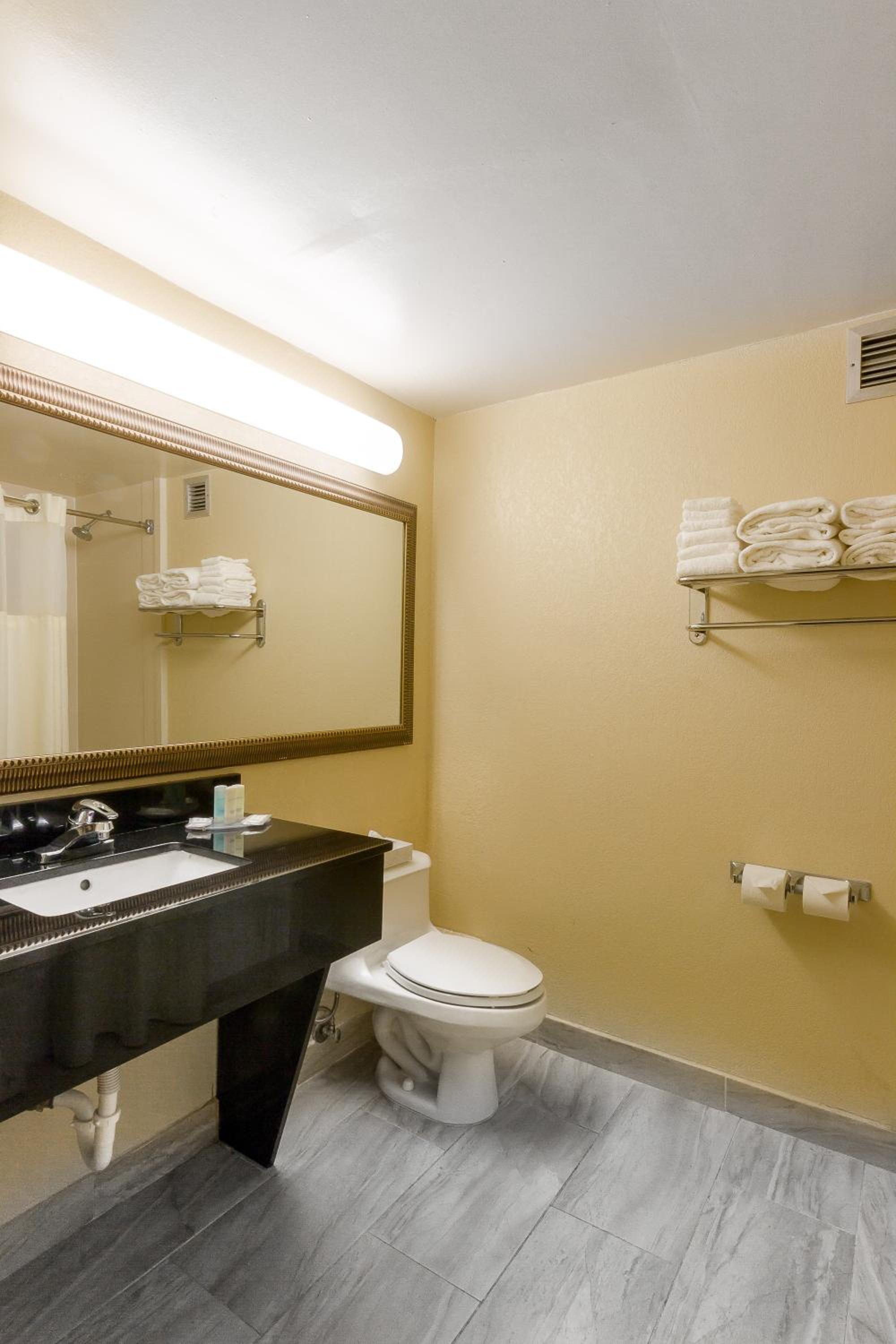 Double Room with Two Double Beds - Non-Smoking - Photo 7