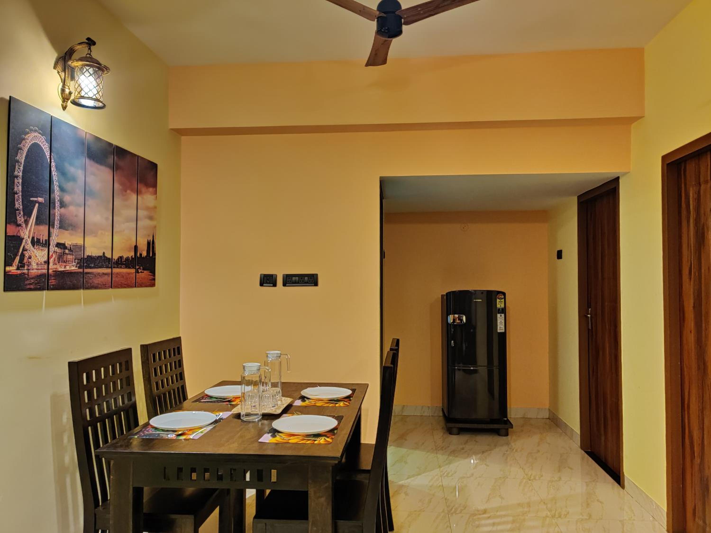 Deluxe King Room - Photo 8