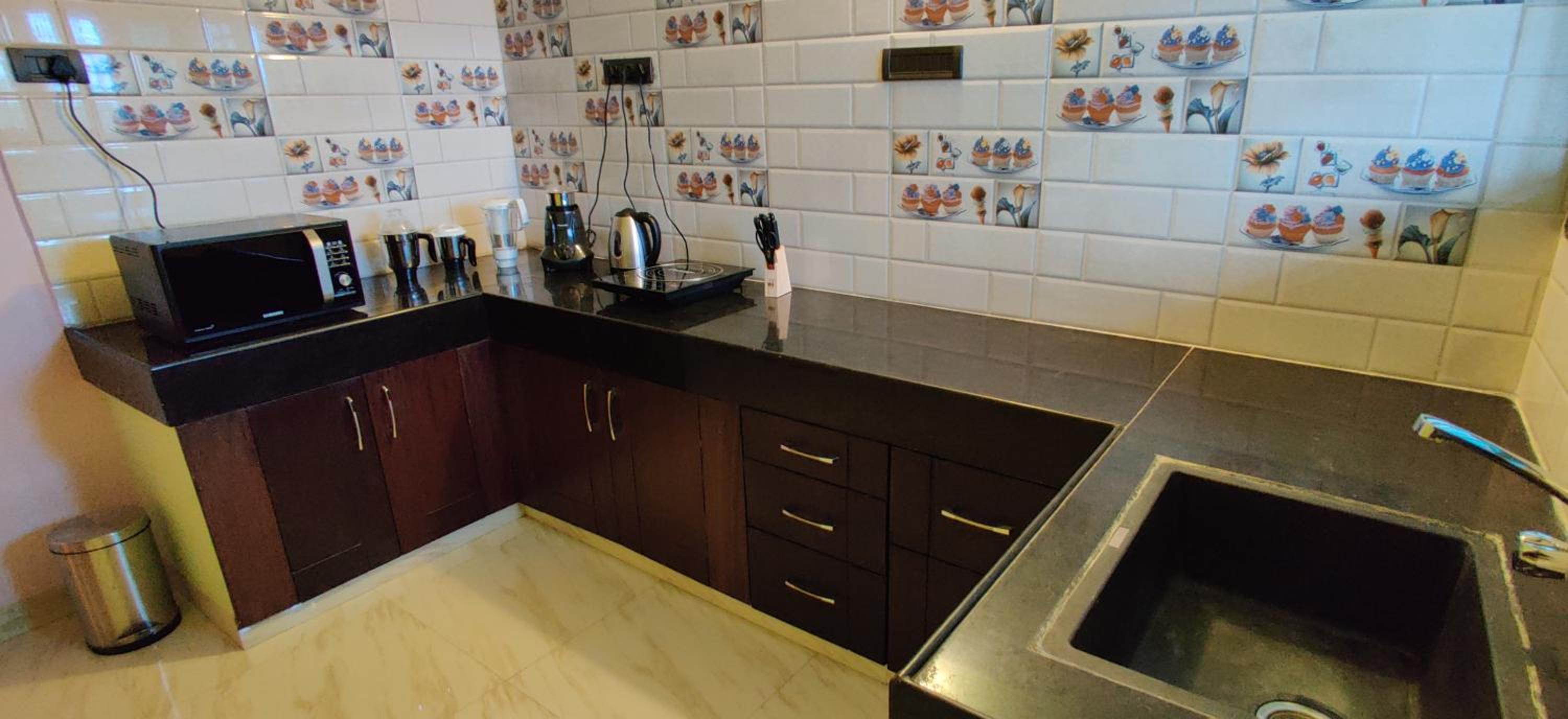 Deluxe King Room - Photo 2