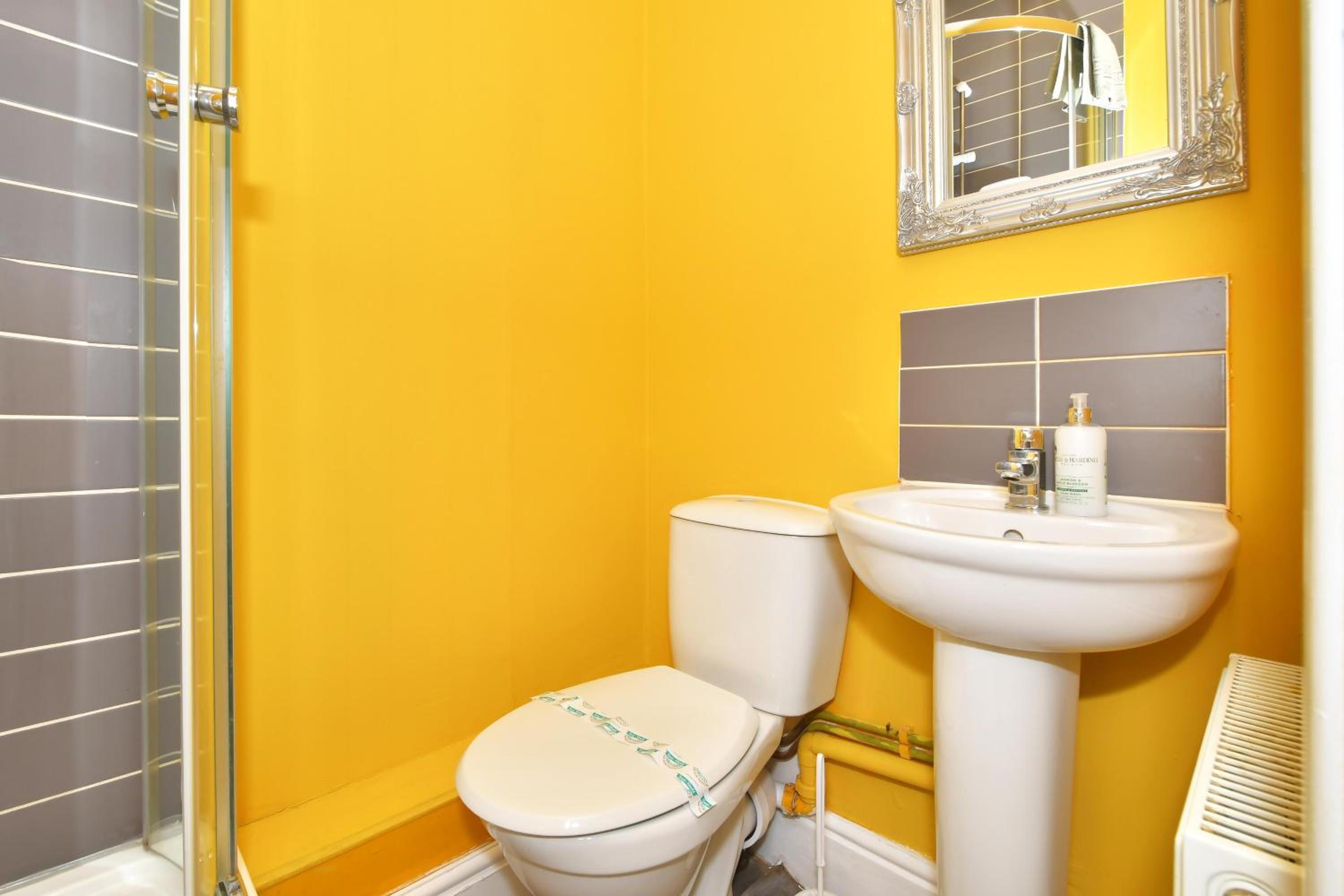 Single Room with Shared Bathroom photo 3